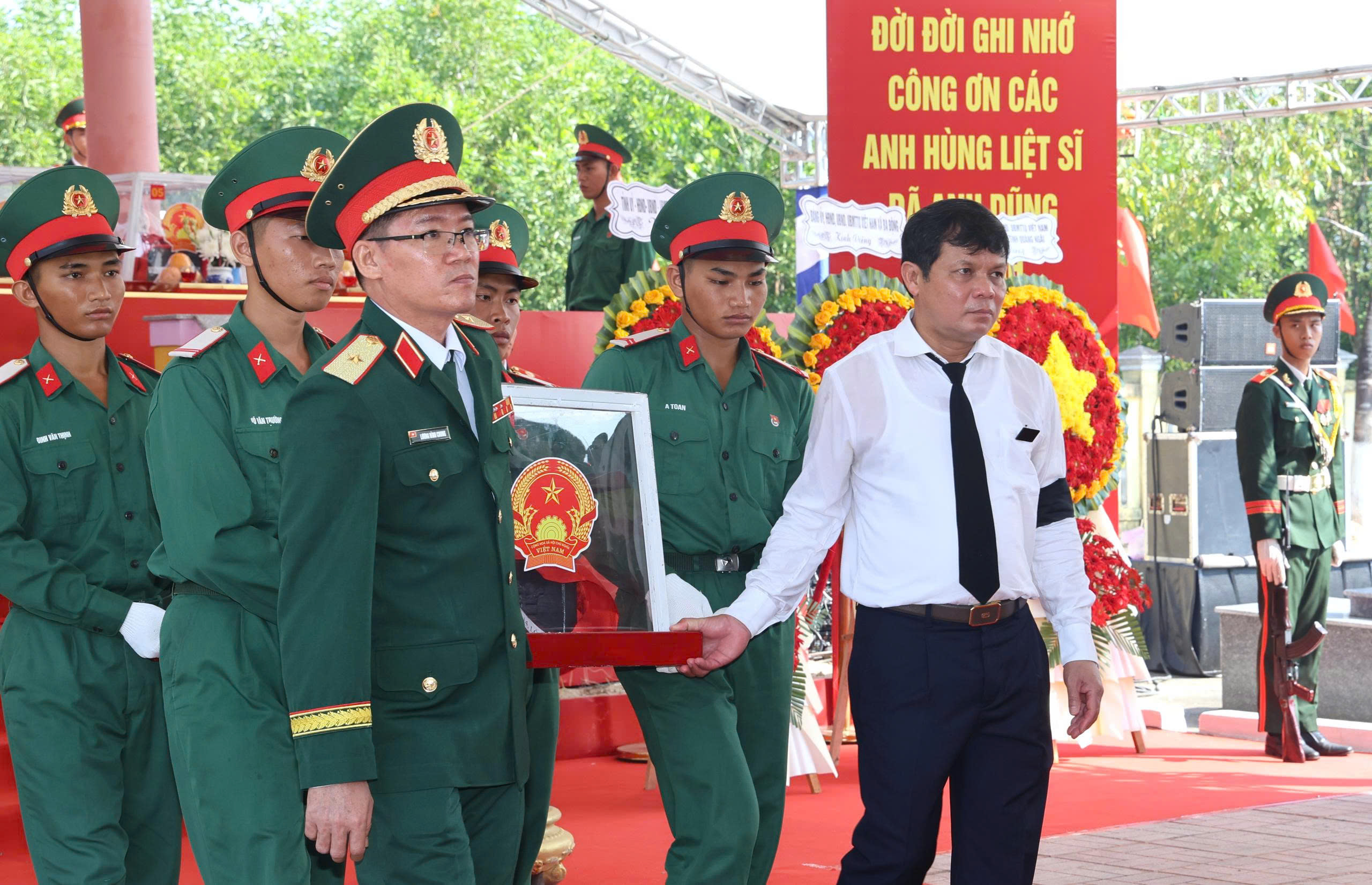 Quảng Ng&atilde;i chạy đua t&igrave;m kiếm, quy tập h&agrave;i cốt liệt sỹ- Ảnh 3.
