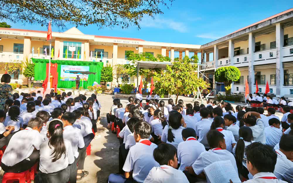 Công an Lâm Đồng tuyên truyền phòng, chống ma túy cho hơn 1.200 học sinh- Ảnh 3.