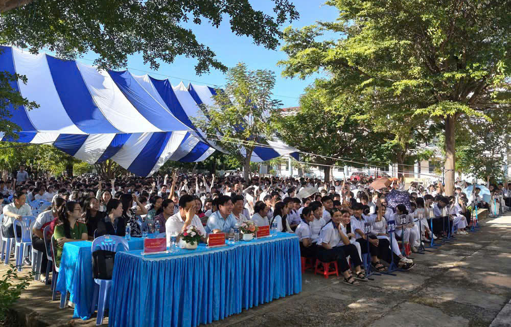 C&ocirc;ng an L&acirc;m Đồng tuy&ecirc;n truyền ph&ograve;ng, chống ma t&uacute;y cho hơn 1.200 học sinh- Ảnh 1.