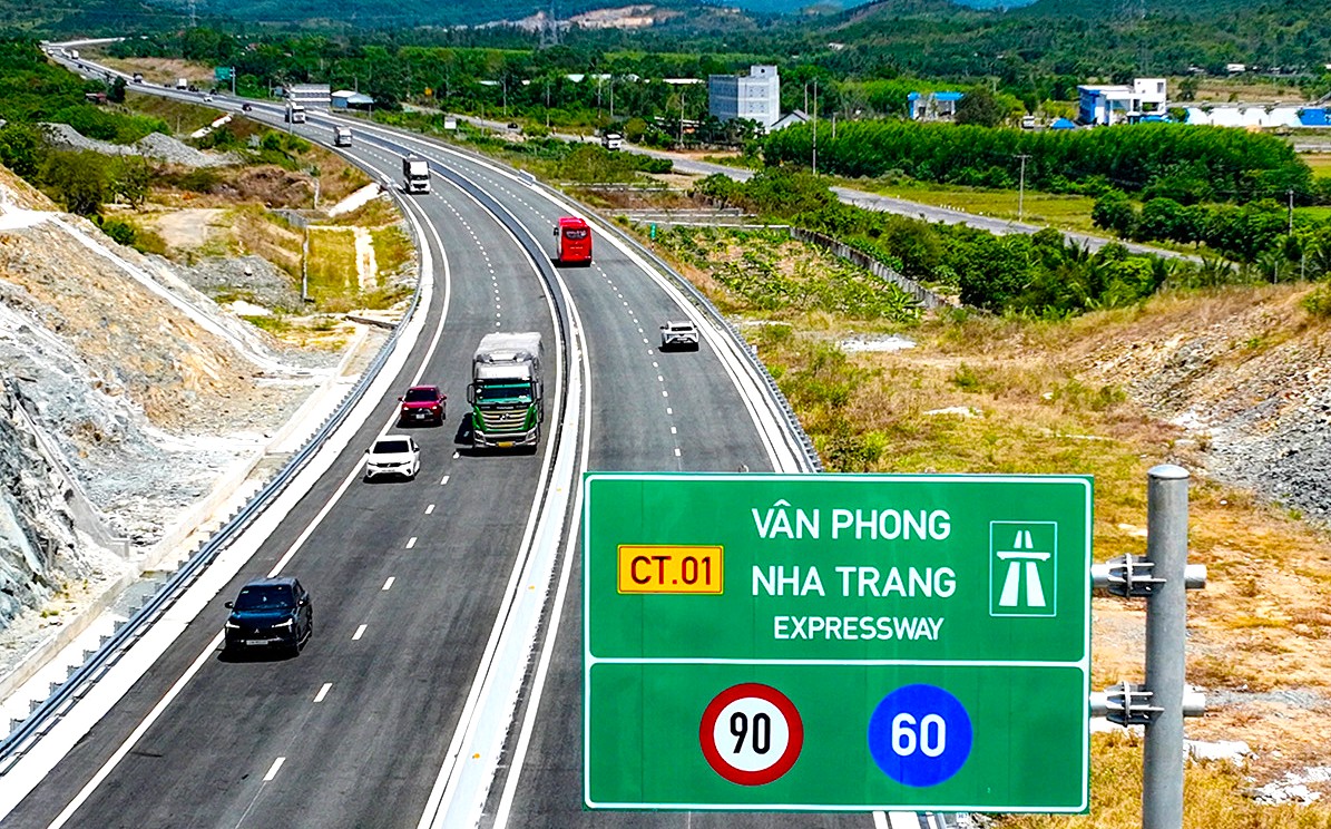 Dự thảo quy chuẩn b&aacute;o hiệu đường bộ: Nhiều điểm mới về biển b&aacute;o, đ&egrave;n t&iacute;n hiệu- Ảnh 2.