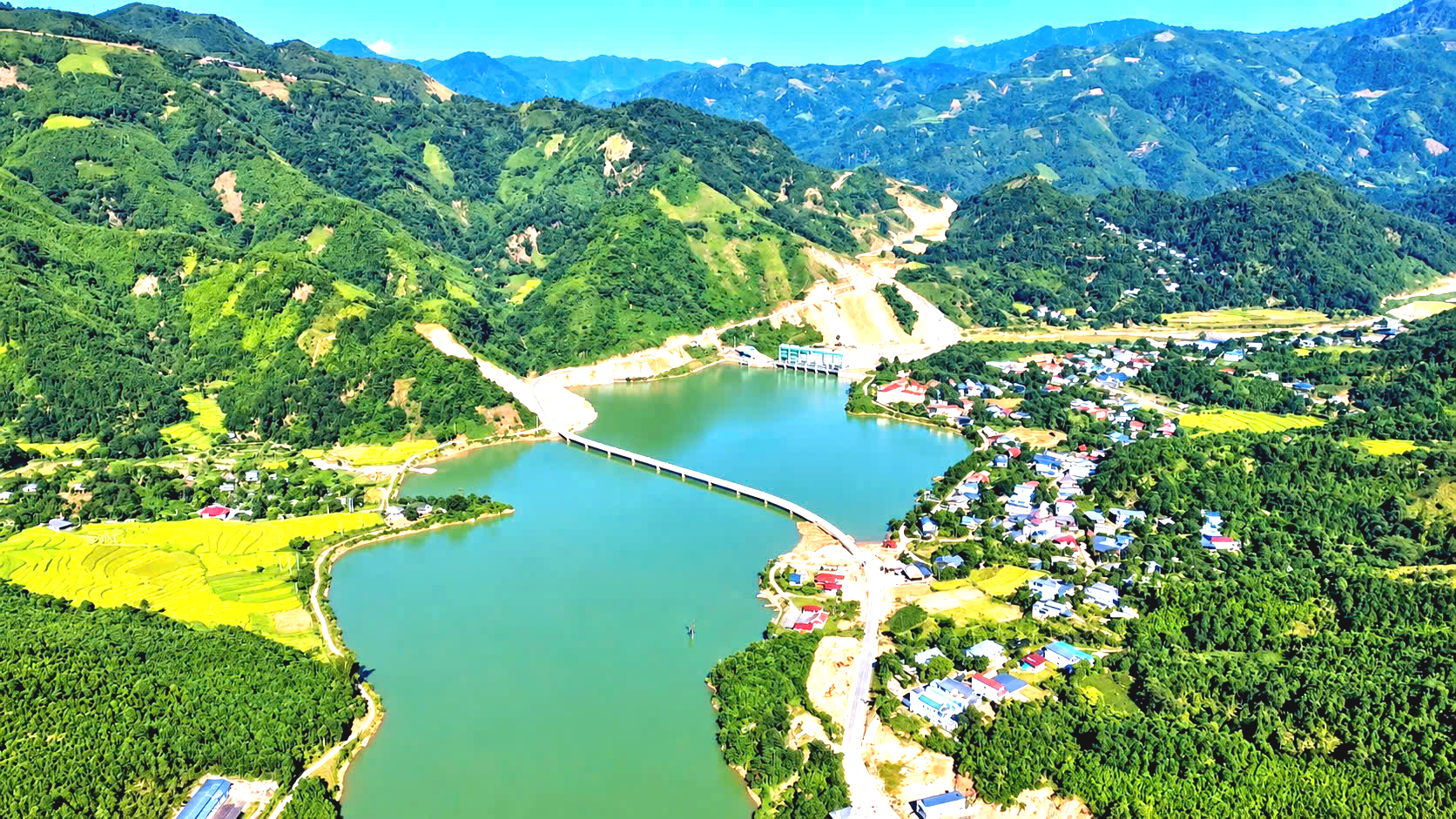 To&agrave;n cảnh tuyến đường hơn 1.300 tỷ đồng ở L&agrave;o Cai, mở lối giao thương v&ugrave;ng cao- Ảnh 9.