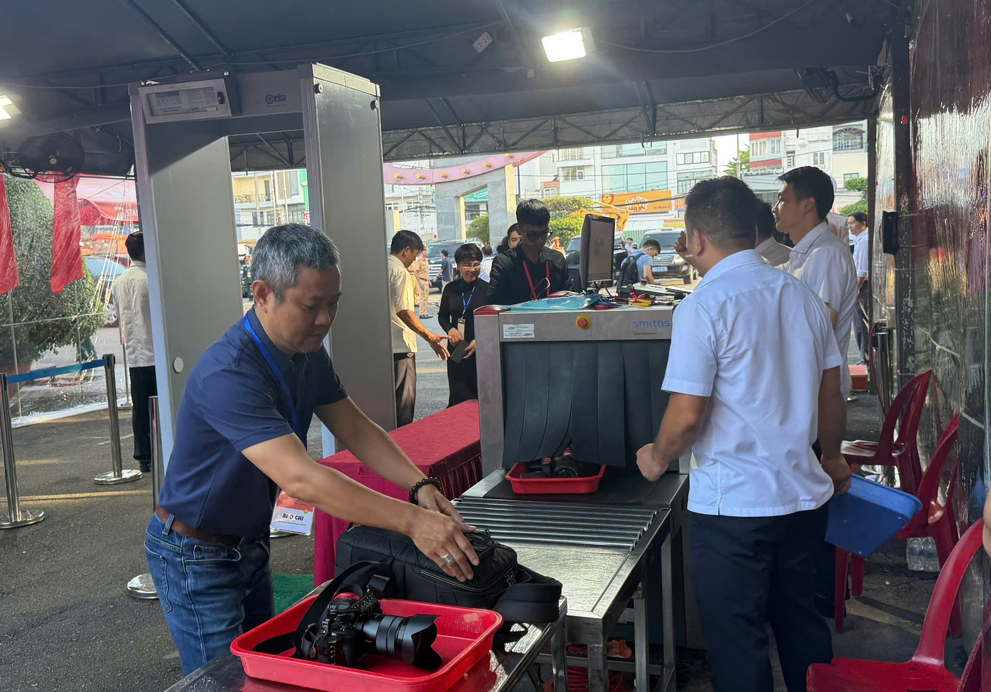 H&agrave;ng ngh&igrave;n người d&acirc;n TP.HCM tri &acirc;n 731 liệt sĩ tr&ecirc;n h&agrave;nh tr&igrave;nh về đất mẹ - Ảnh 7.