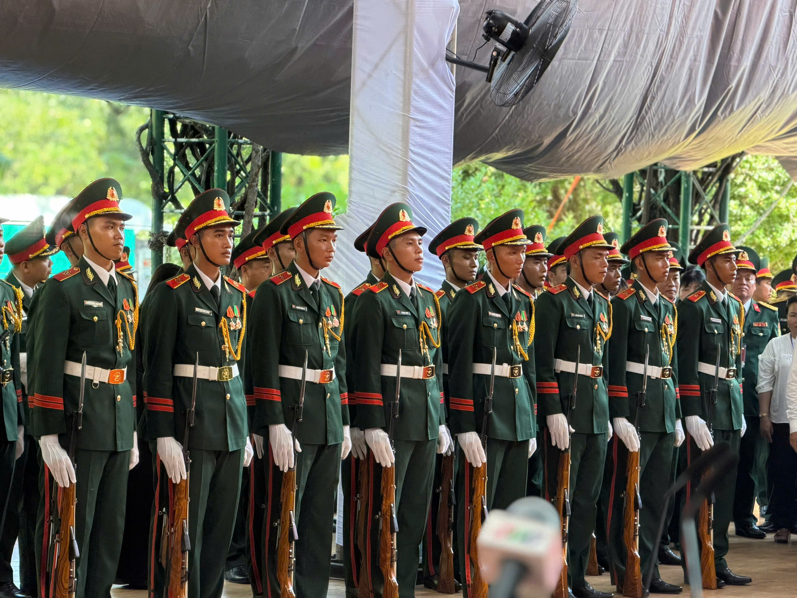 TP.HCM truy điệu, an t&aacute;ng 731 h&agrave;i cốt liệt sĩ được t&igrave;m kiếm tại C&ocirc;ng vi&ecirc;n L&ecirc; Thị Ri&ecirc;ng- Ảnh 2.