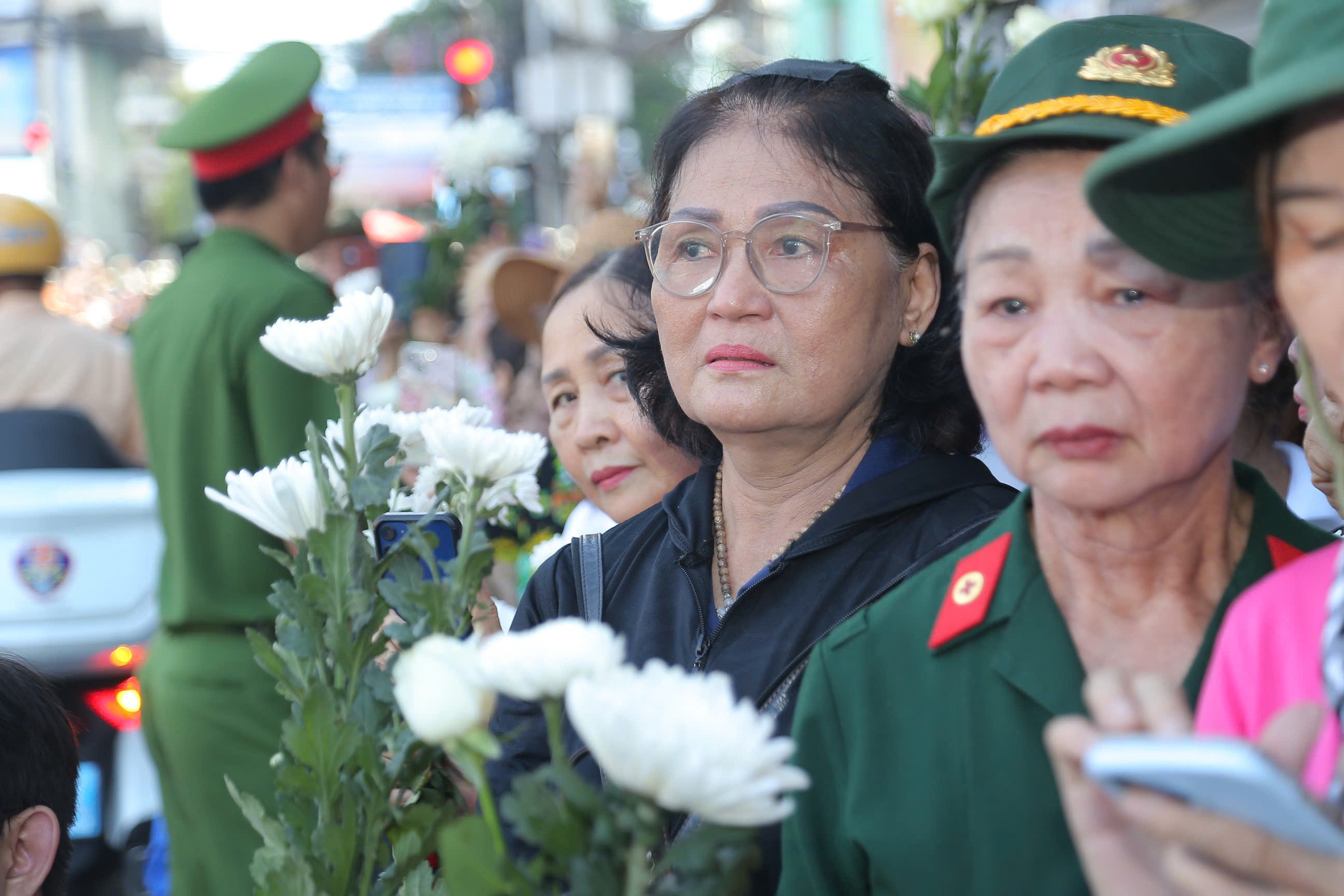 TP.HCM truy điệu, an t&aacute;ng 731 h&agrave;i cốt liệt sĩ được t&igrave;m kiếm tại C&ocirc;ng vi&ecirc;n L&ecirc; Thị Ri&ecirc;ng- Ảnh 19.
