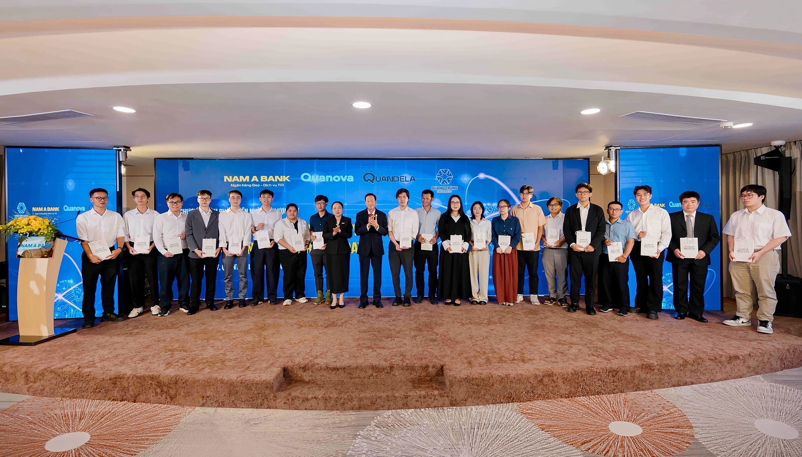 Nam A Bank khuyến khích phát triển nhân tài khoa học lượng tử Việt Nam - Ảnh 1.