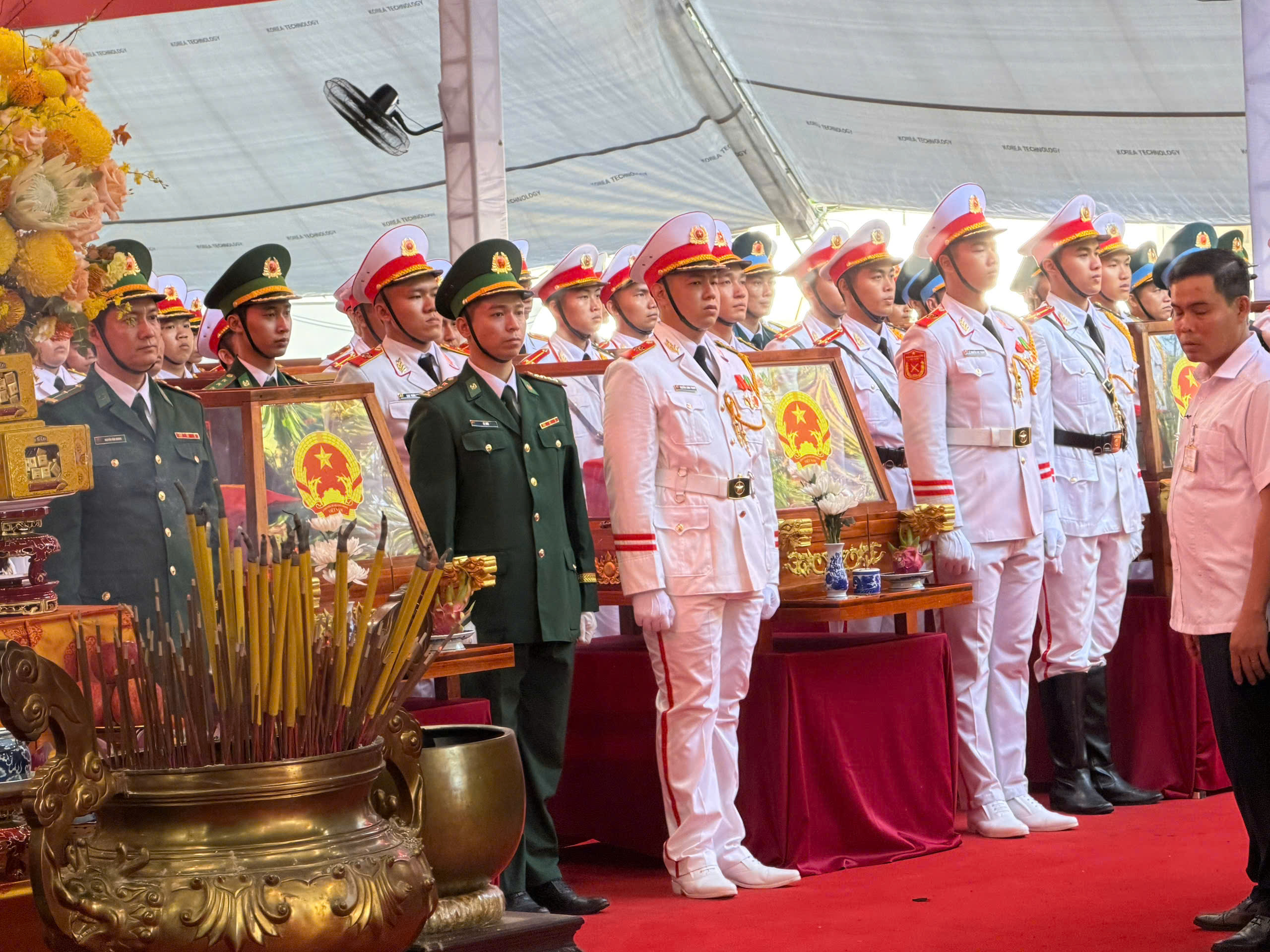 TP.HCM truy điệu, an t&aacute;ng 731 h&agrave;i cốt liệt sĩ được t&igrave;m kiếm tại C&ocirc;ng vi&ecirc;n L&ecirc; Thị Ri&ecirc;ng- Ảnh 3.
