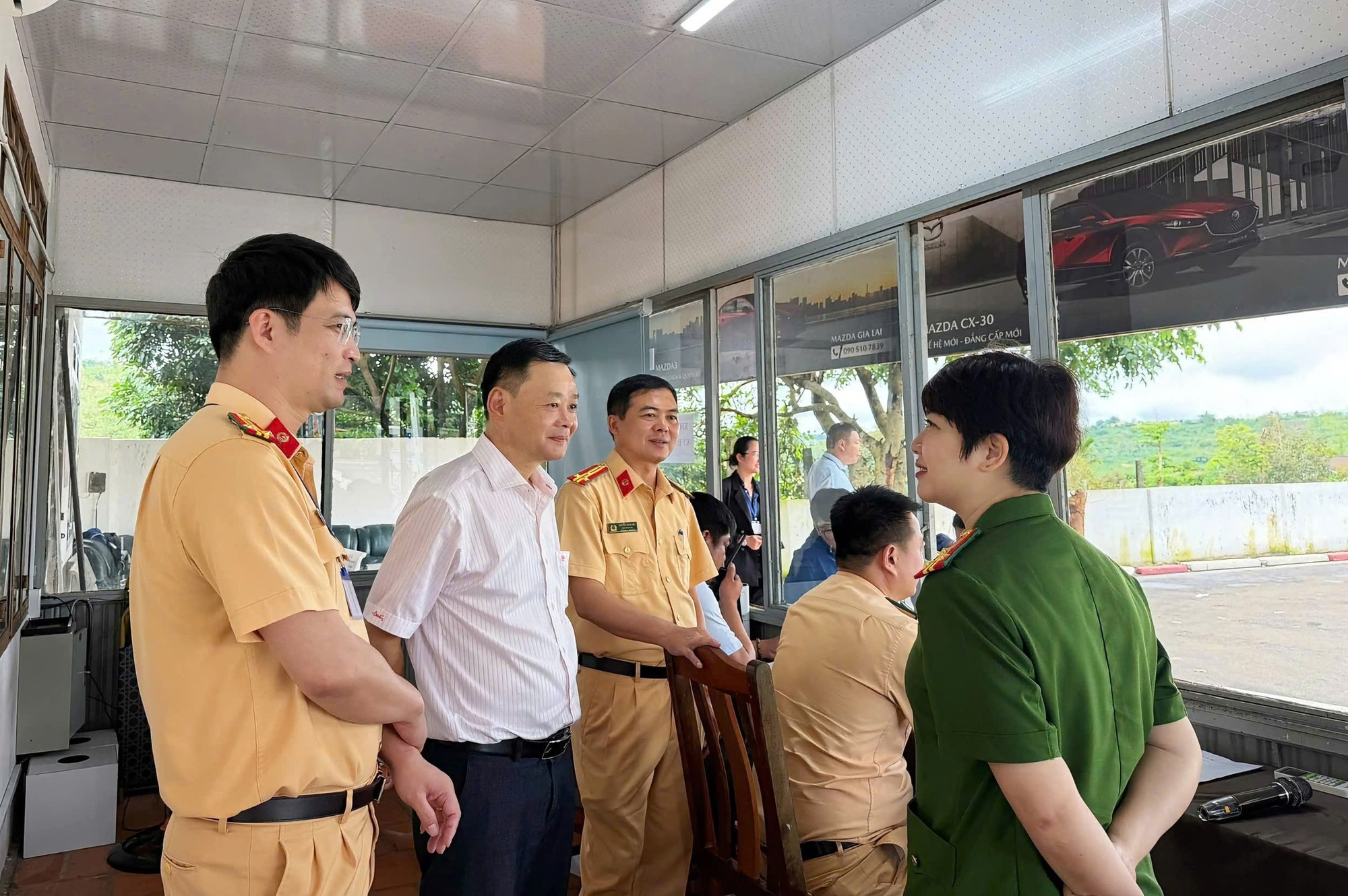 Gia Lai siết chặt quản l&yacute;, bảo đảm an to&agrave;n xe &ocirc; t&ocirc; tập l&aacute;i- Ảnh 1.