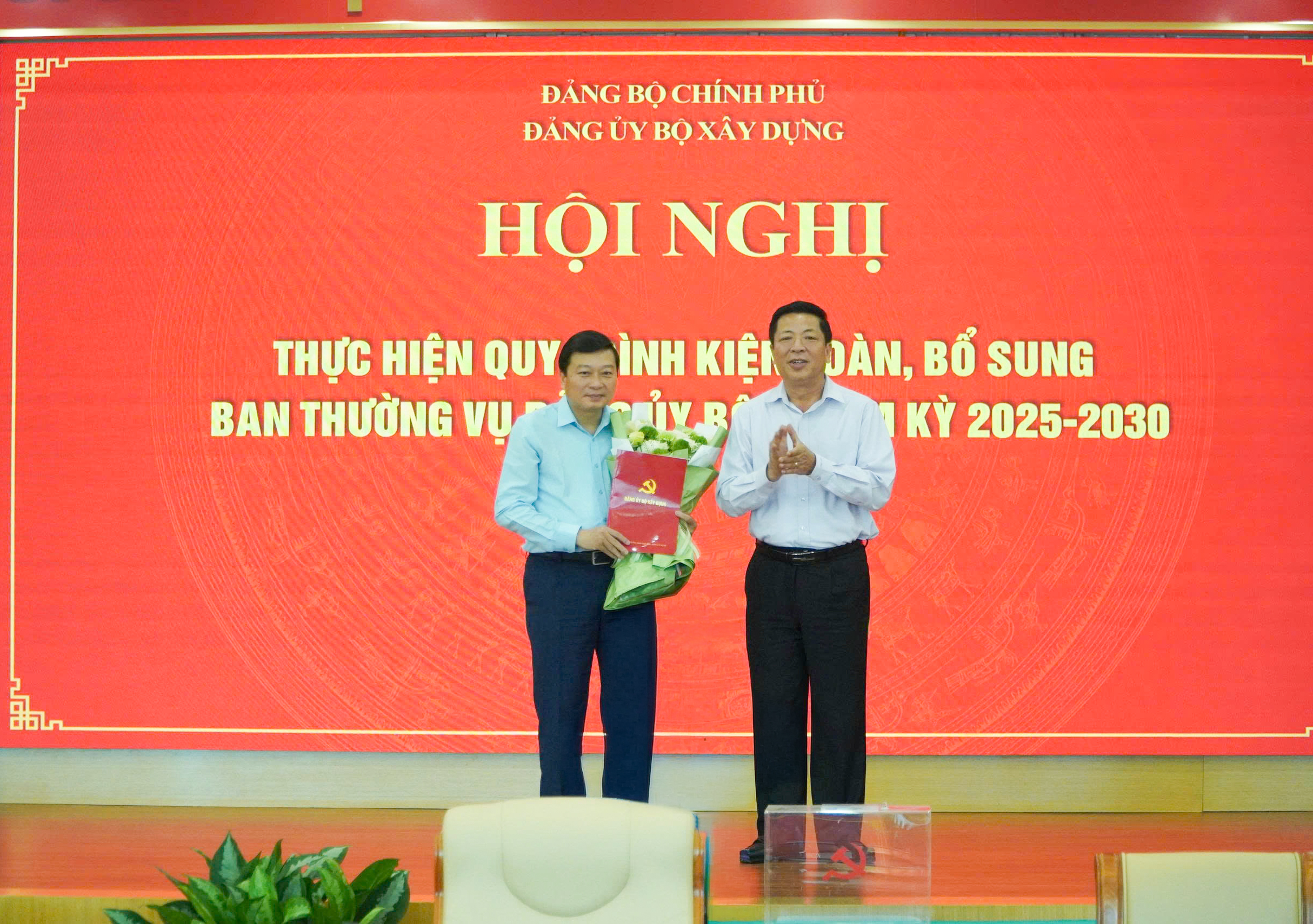 Chỉ định Thứ trưởng L&ecirc; Hồng Vinh tham gia Ban Chấp h&agrave;nh, Ban Thường vụ Đảng ủy Bộ X&acirc;y dựng - Ảnh 1.