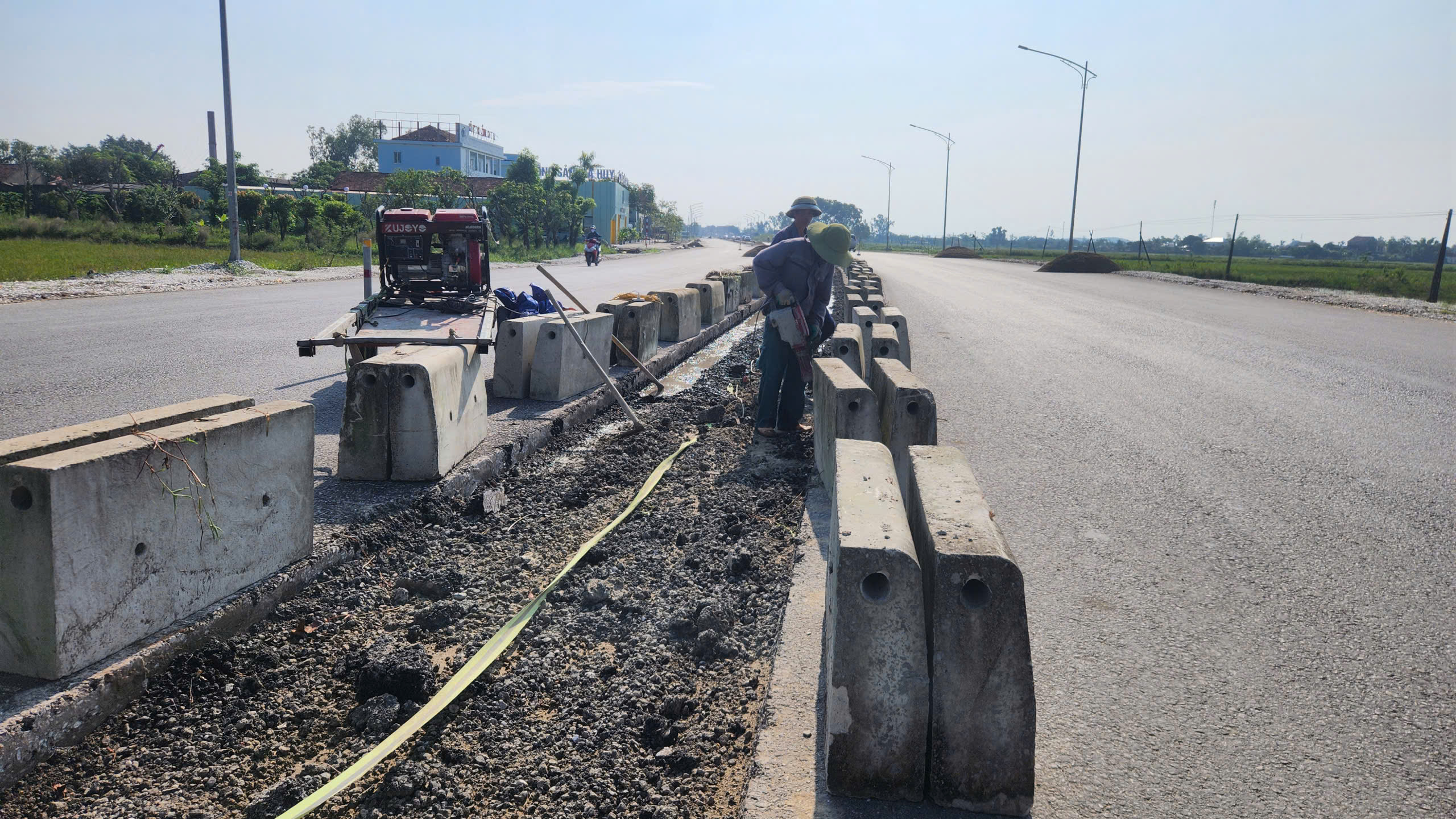 Ho&agrave;n th&agrave;nh những hạng mục cuối c&ugrave;ng tại dự &aacute;n cải tạo, mở rộng QL46- Ảnh 3.