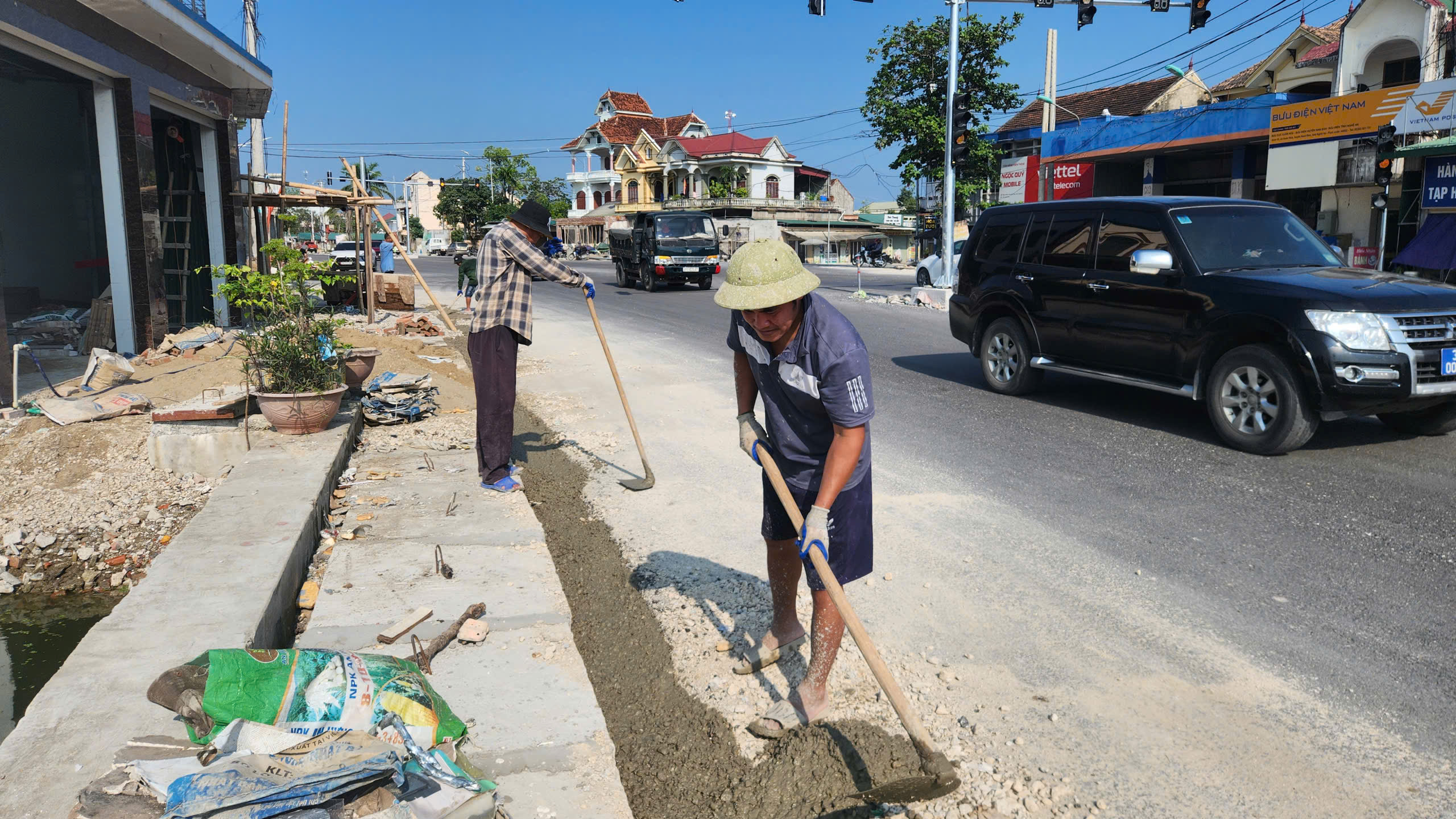Ho&agrave;n th&agrave;nh những hạng mục cuối c&ugrave;ng tại dự &aacute;n cải tạo, mở rộng QL46- Ảnh 9.