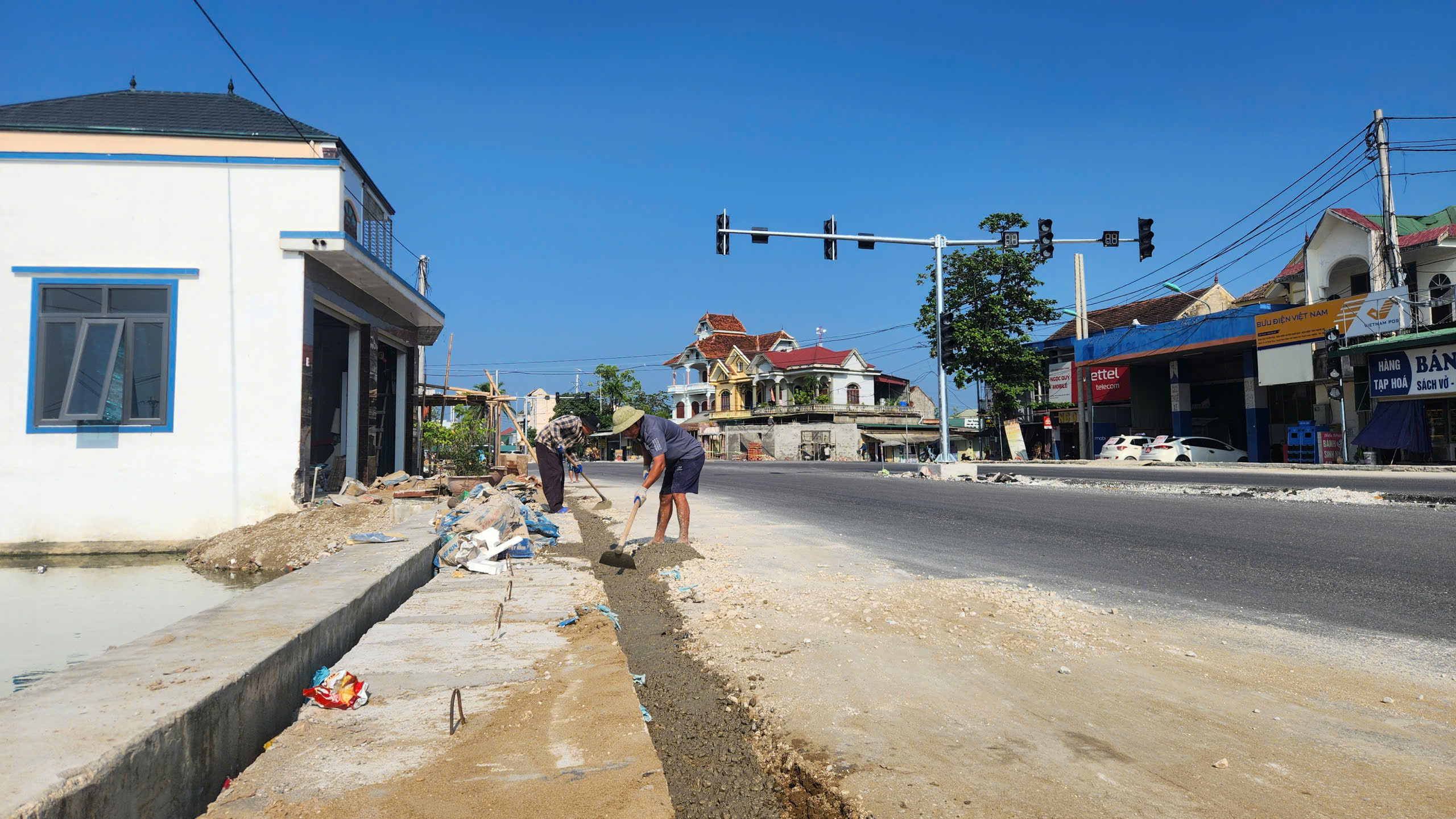 Ho&agrave;n th&agrave;nh những hạng mục cuối c&ugrave;ng tại dự &aacute;n cải tạo, mở rộng QL46- Ảnh 11.