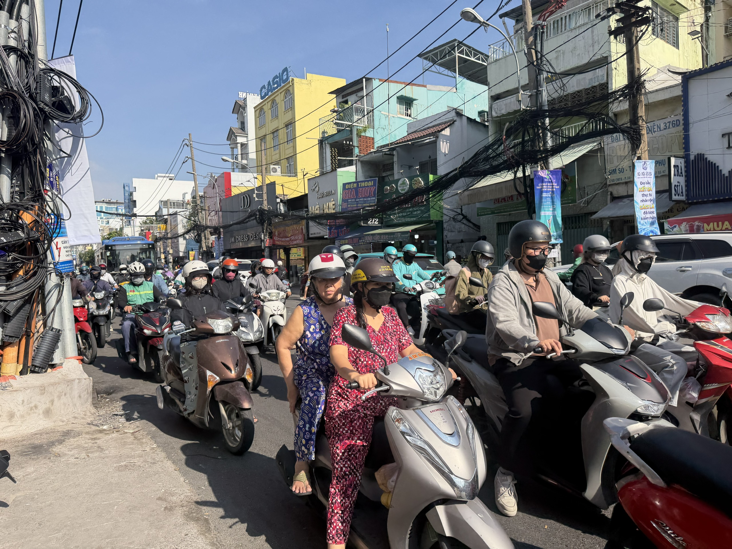 TP.HCM điều chỉnh l&agrave;n đường theo giờ, giảm &ugrave;n tắc khi thi c&ocirc;ng metro số 2 - Ảnh 2.
