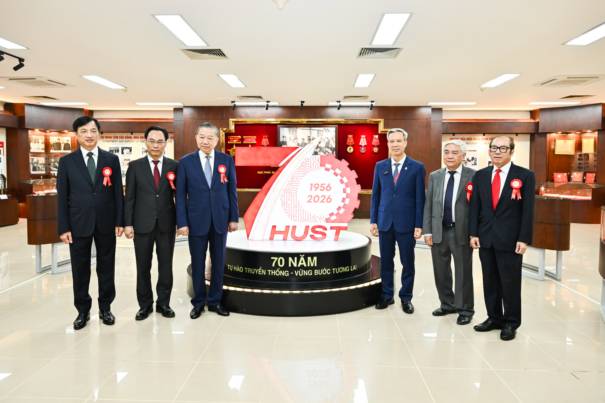 Đại học B&aacute;ch khoa H&agrave; Nội nhận Hu&acirc;n chương Lao động hạng Nhất - Ảnh 7.