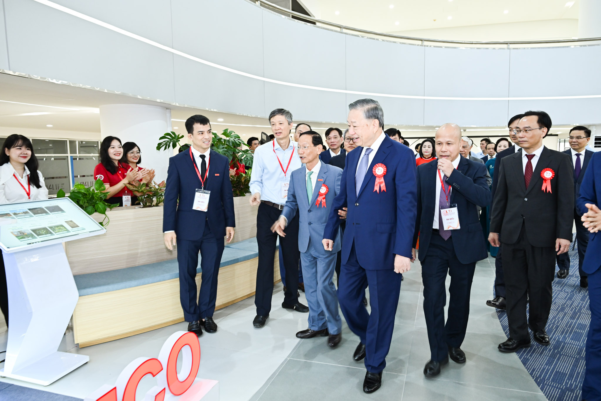 Đại học B&aacute;ch khoa H&agrave; Nội nhận Hu&acirc;n chương Lao động hạng Nhất - Ảnh 9.