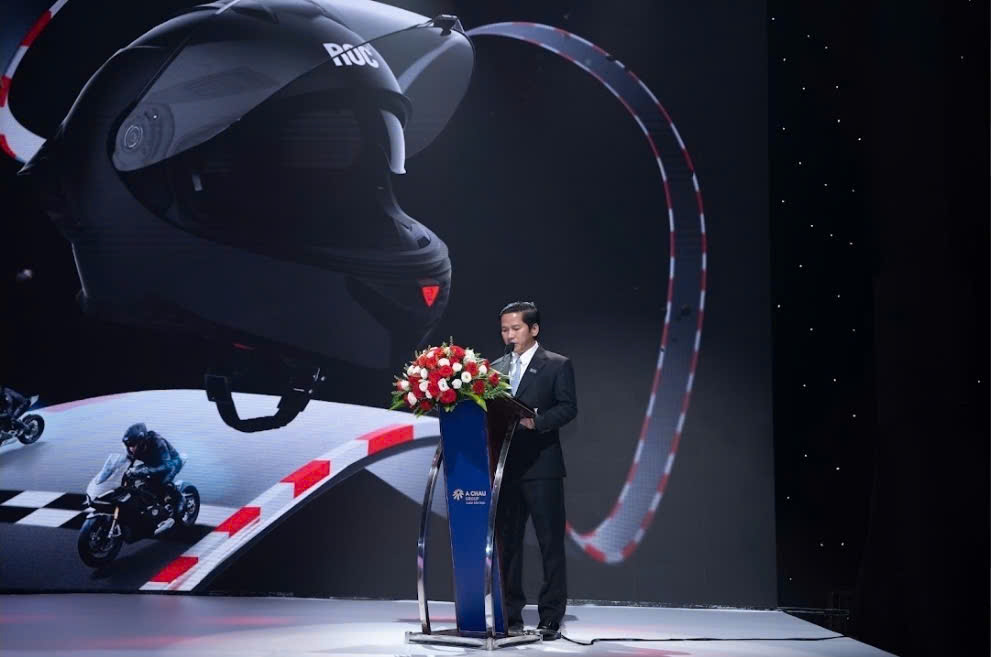 &Aacute; Ch&acirc;u Group ra mắt ROC Helmet, trao tặng 7.000 mũ bảo hiểm- Ảnh 2.