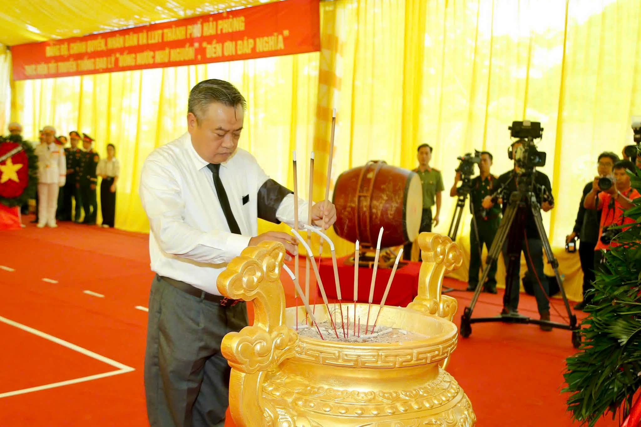 Hải Ph&ograve;ng truy điệu, an t&aacute;ng 56 h&agrave;i cốt liệt sĩ v&agrave; đồng b&agrave;o tử nạn tại khu vực Mả Ch&igrave;a - Ảnh 3.