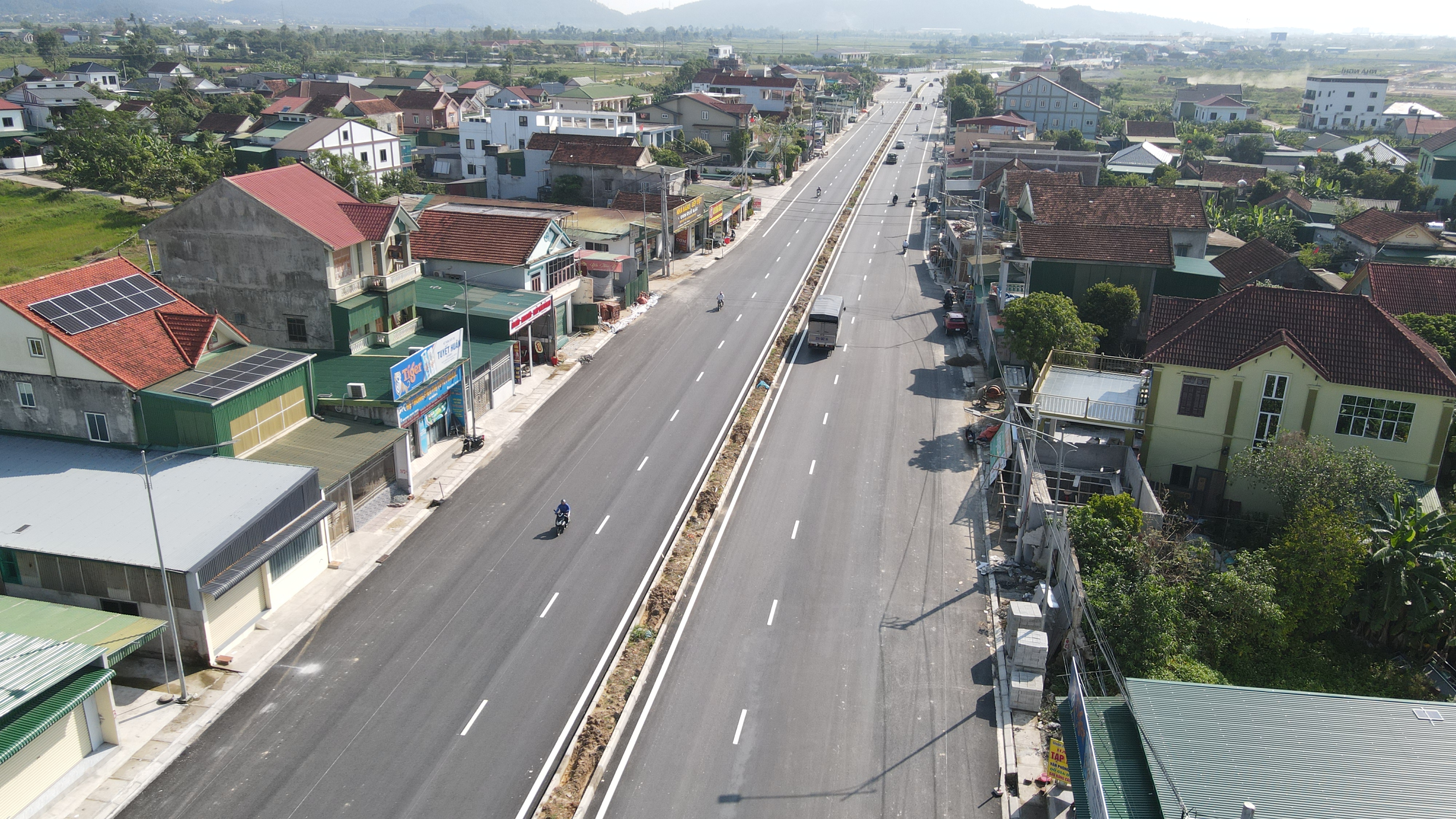 Ho&agrave;n th&agrave;nh những hạng mục cuối c&ugrave;ng tại dự &aacute;n cải tạo, mở rộng QL46- Ảnh 14.