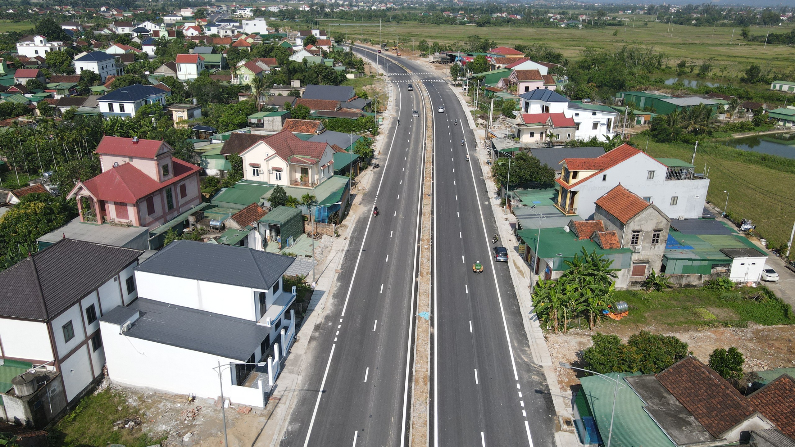 Ho&agrave;n th&agrave;nh những hạng mục cuối c&ugrave;ng tại dự &aacute;n cải tạo, mở rộng QL46- Ảnh 17.