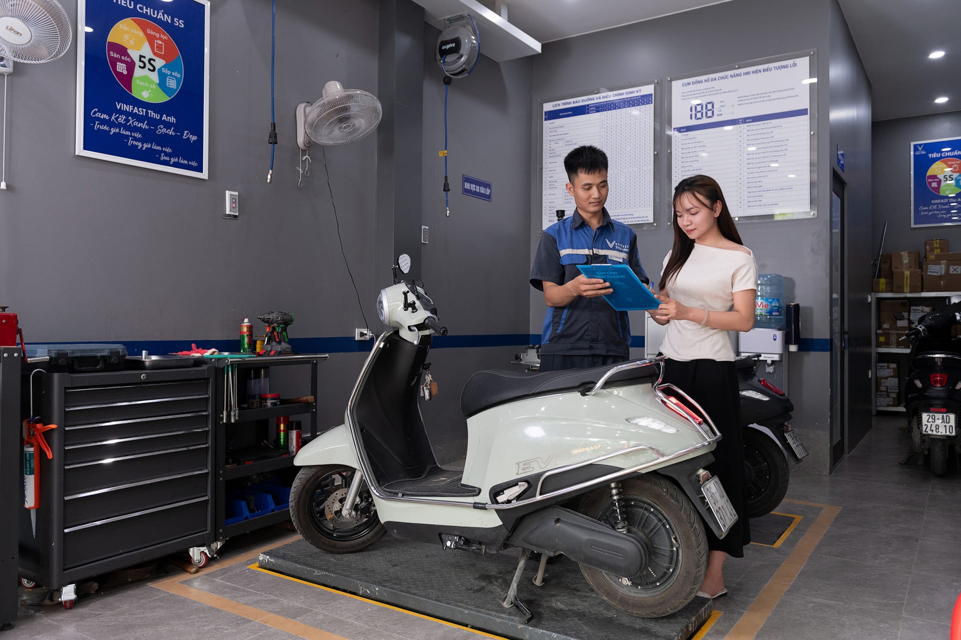 VinFast khuyến c&aacute;o n&ecirc;n kiểm tra xe m&aacute;y điện sau khi đi qua v&ugrave;ng ngập nước - Ảnh 1.