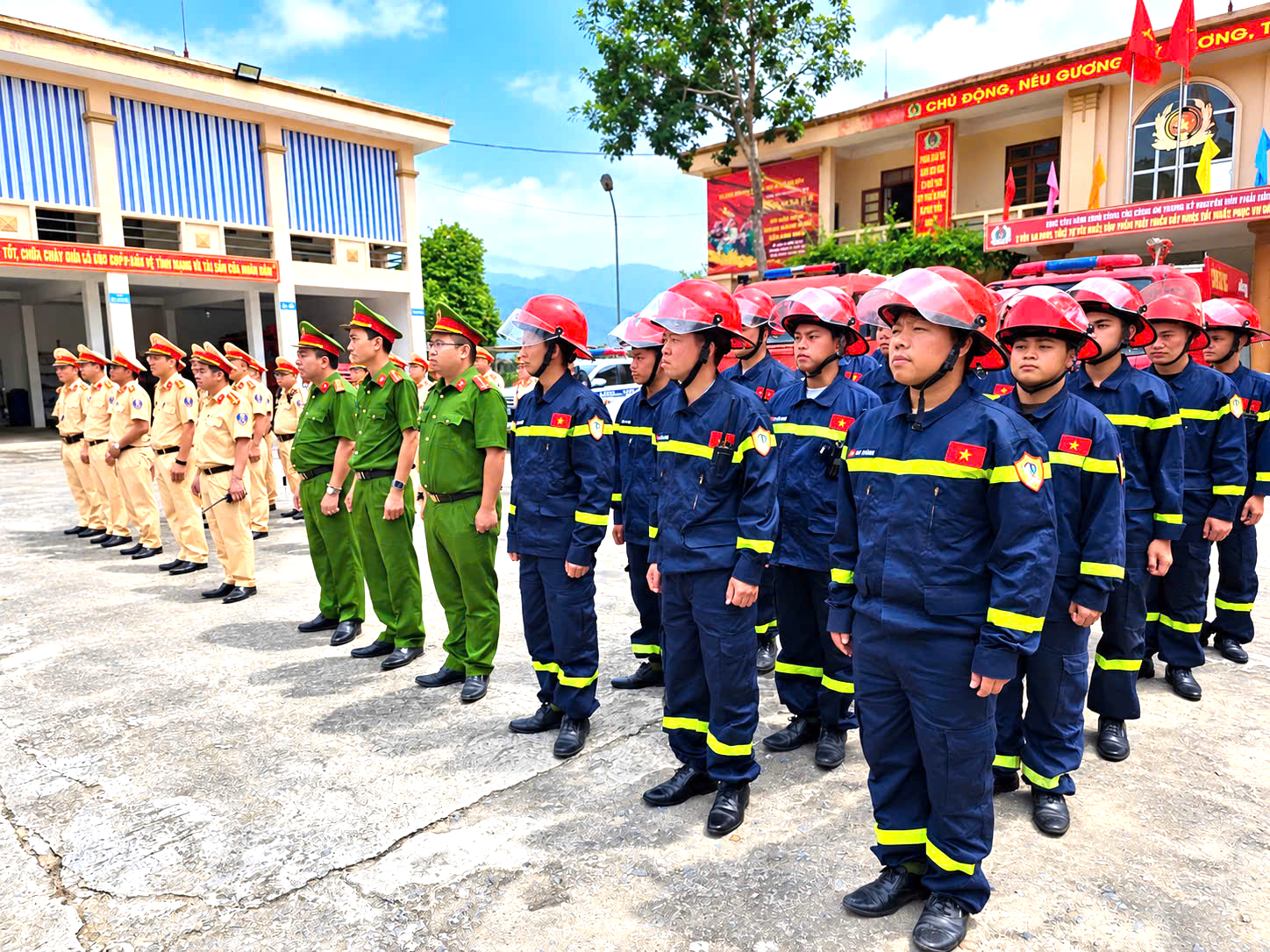 CSGT L&agrave;o Cai ph&acirc;n luồng, bảo đảm giao th&ocirc;ng th&ocirc;ng suốt tại Lễ hội Mường L&ograve; 2026- Ảnh 2.
