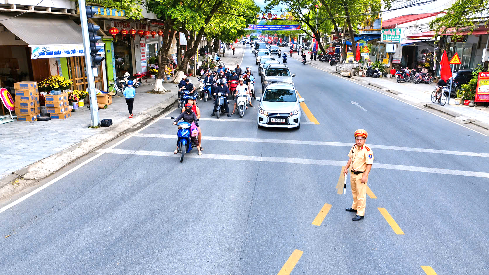 CSGT L&agrave;o Cai ph&acirc;n luồng, bảo đảm giao th&ocirc;ng th&ocirc;ng suốt tại Lễ hội Mường L&ograve; 2026- Ảnh 8.