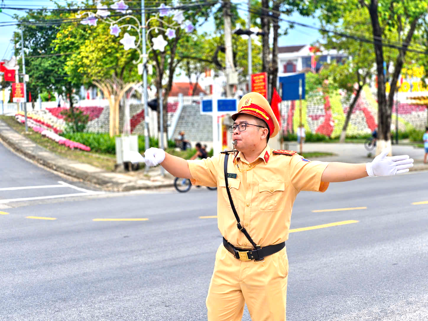 CSGT L&agrave;o Cai ph&acirc;n luồng, bảo đảm giao th&ocirc;ng th&ocirc;ng suốt tại Lễ hội Mường L&ograve; 2026- Ảnh 9.