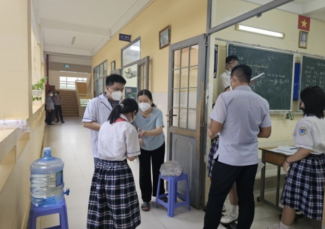 TP.HCM ghi nhận 3 học sinh mắc n&atilde;o m&ocirc; cầu nh&oacute;m B, một em tử vong- Ảnh 2.