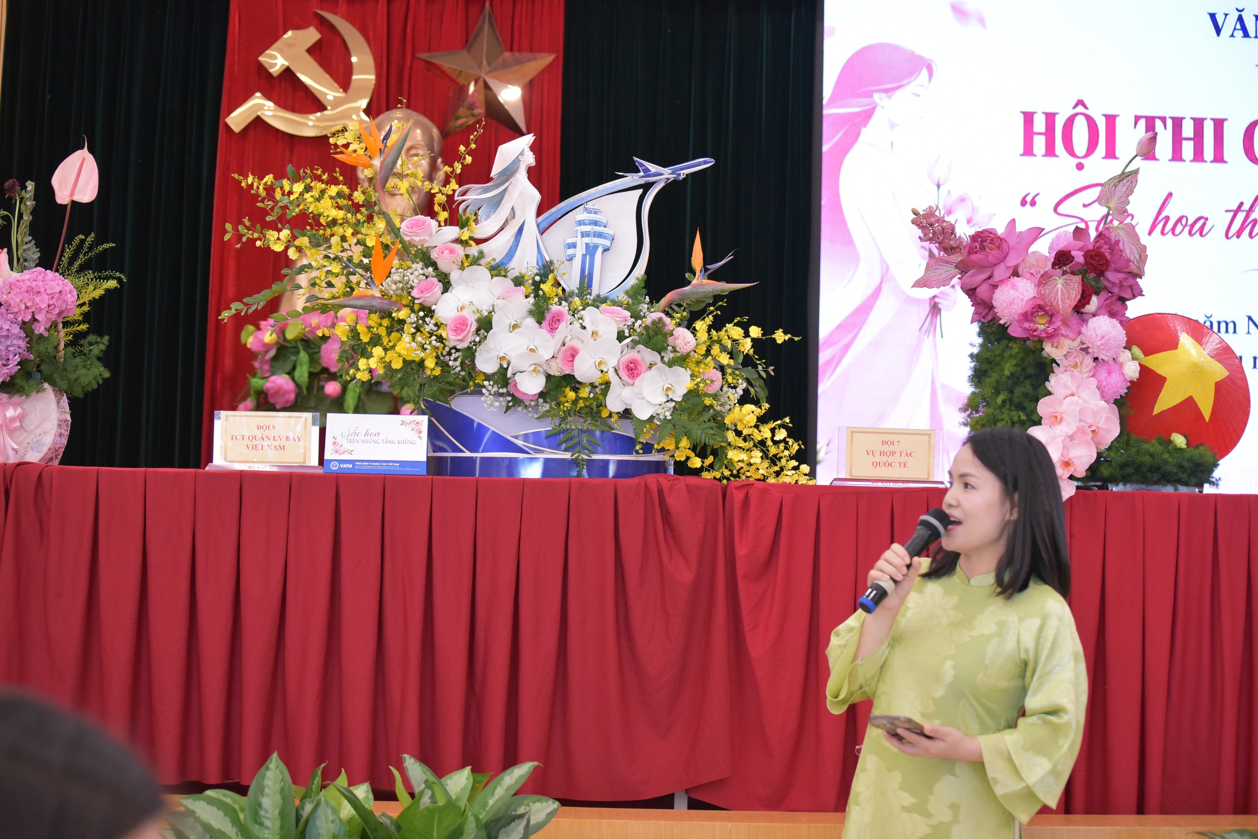 9 đội thi tranh t&agrave;i hội thi cắm hoa nghệ thuật Văn ph&ograve;ng Bộ X&acirc;y dựng - Ảnh 12.