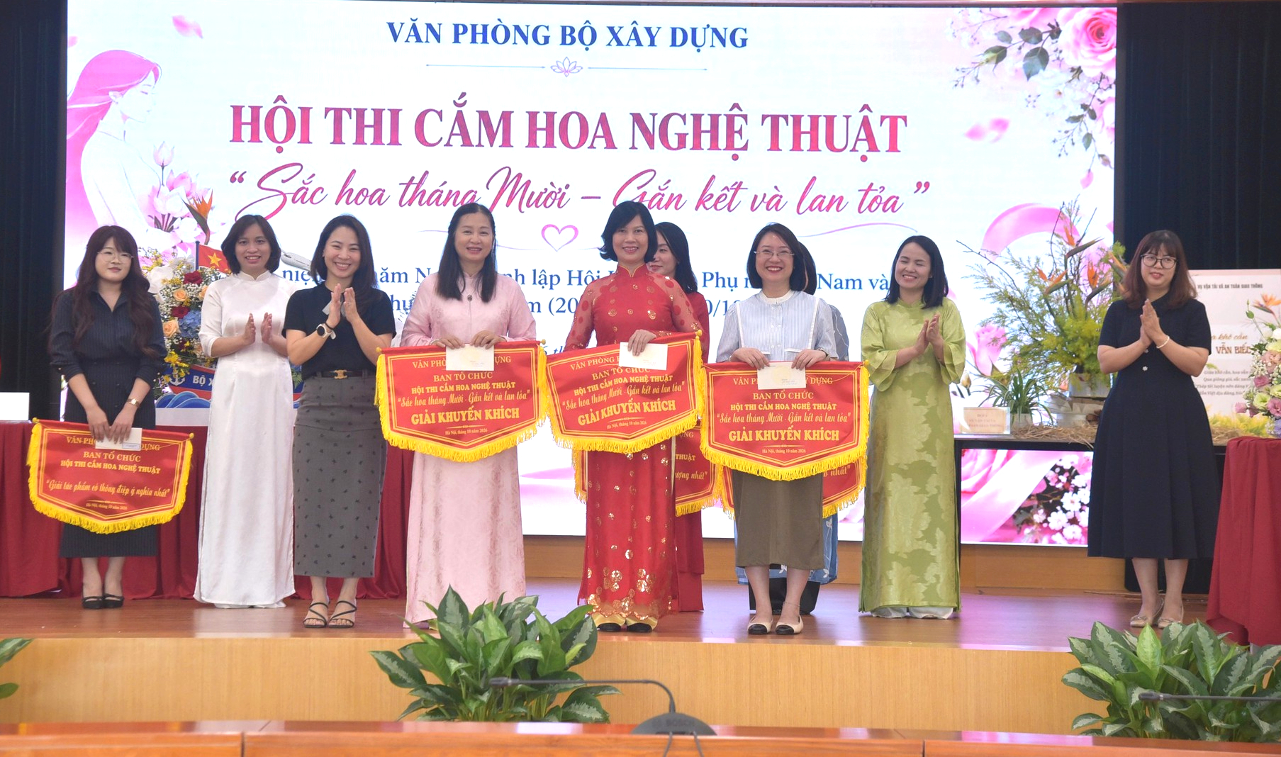 9 đội thi tranh t&agrave;i hội thi cắm hoa nghệ thuật Văn ph&ograve;ng Bộ X&acirc;y dựng - Ảnh 21.