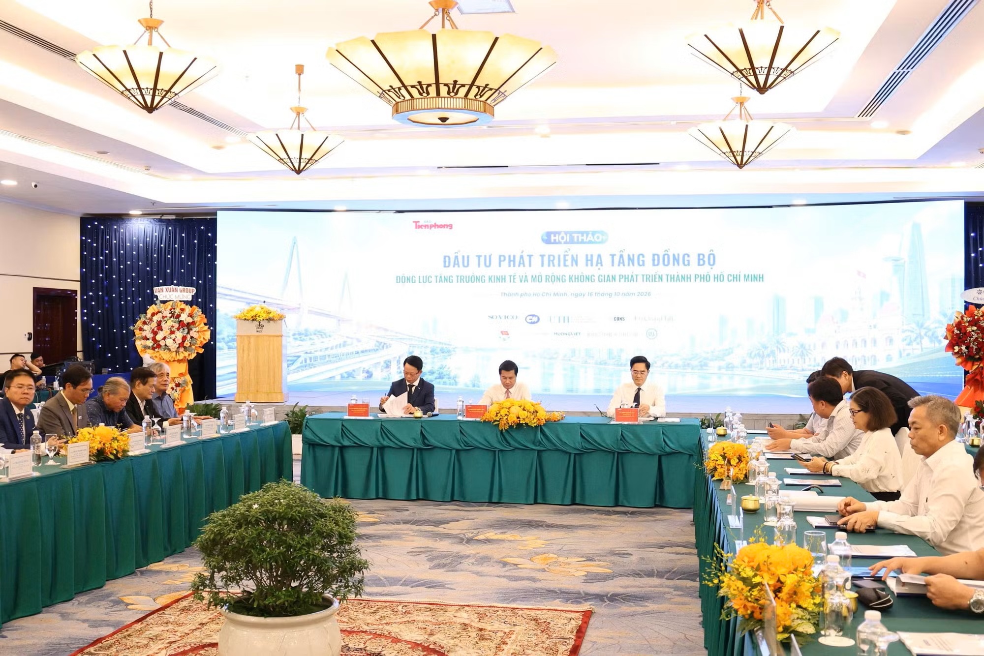 Thứ trưởng Nguyễn Tường Văn: Hạ tầng đồng bộ mở rộng kh&ocirc;ng gian ph&aacute;t triển TP.HCM- Ảnh 3.
