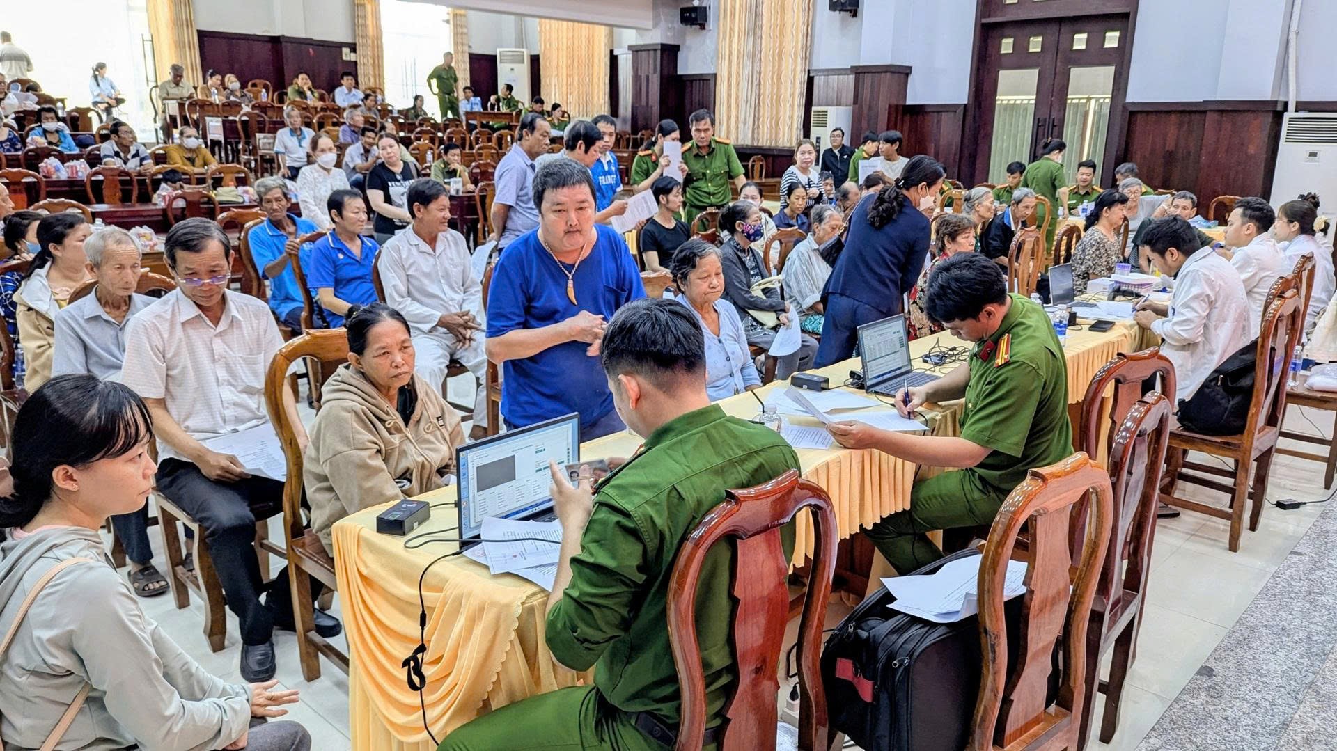 An Giang: Thu nhận 1.100 mẫu ADN của th&acirc;n nh&acirc;n liệt sĩ chưa x&aacute;c định danh t&iacute;nh - Ảnh 1.