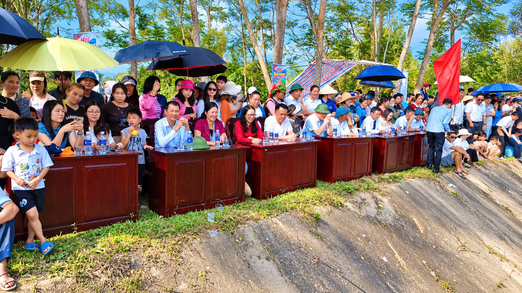 Về Li&ecirc;n Sơn đua mảng, n&eacute;m c&ograve;n, kh&aacute;m ph&aacute; vẻ đẹp suối Thia, L&agrave;o Cai- Ảnh 11.