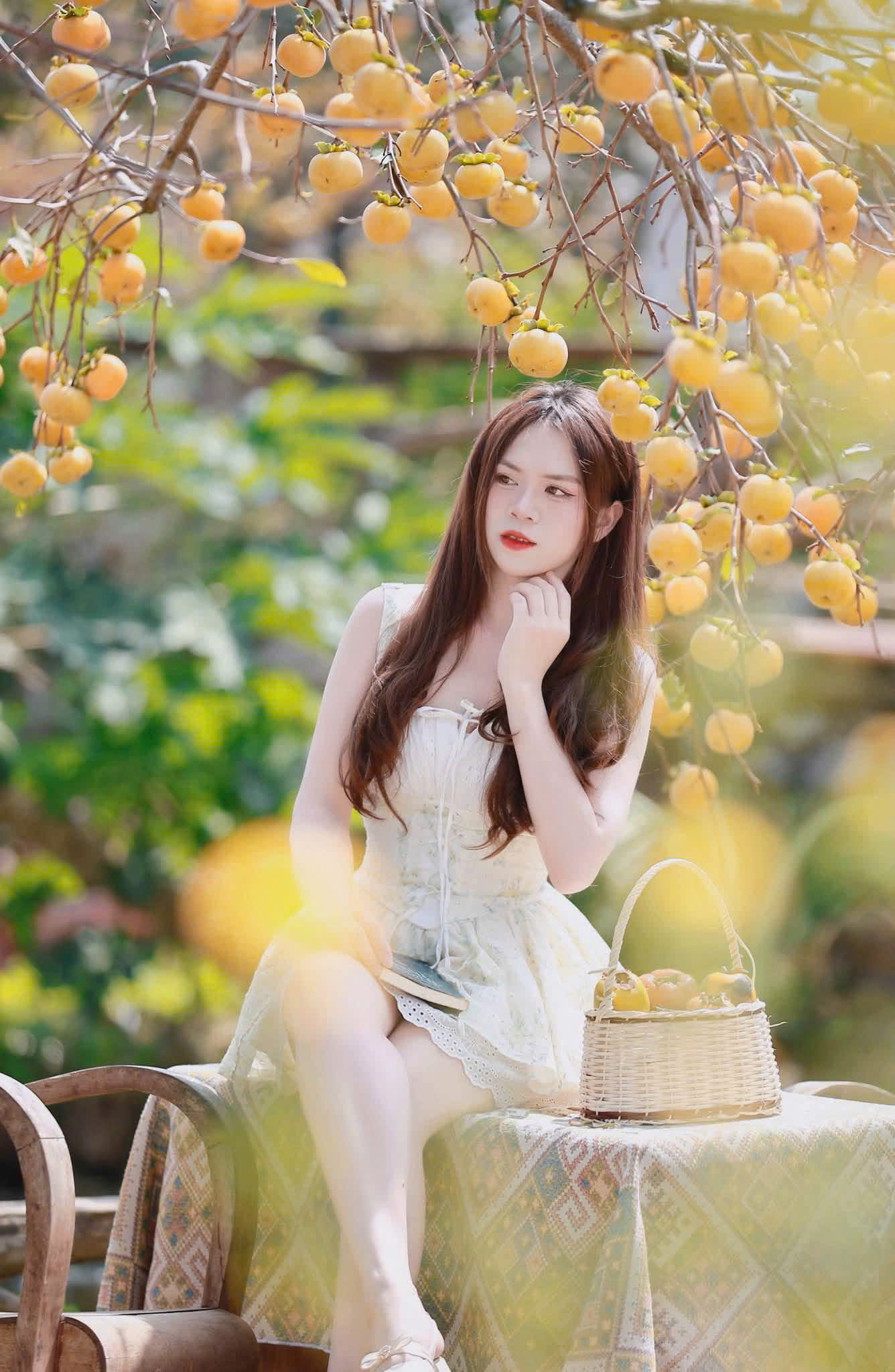Du kh&aacute;ch m&ecirc; mẩn ở vườn hồng trĩu quả tr&ecirc;n cao nguy&ecirc;n Mộc Ch&acirc;u - Ảnh 7.