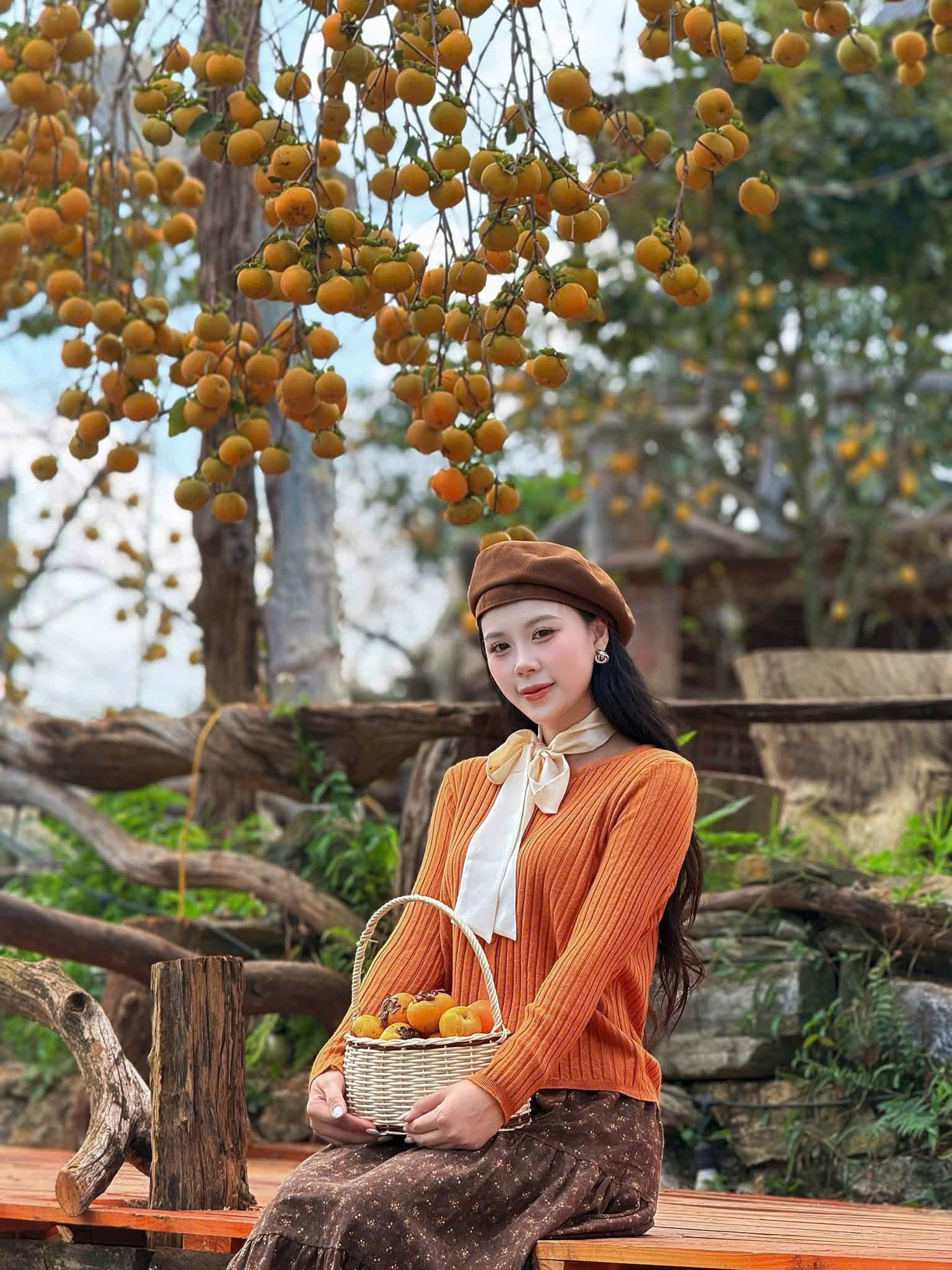 Du kh&aacute;ch m&ecirc; mẩn ở vườn hồng trĩu quả tr&ecirc;n cao nguy&ecirc;n Mộc Ch&acirc;u - Ảnh 8.