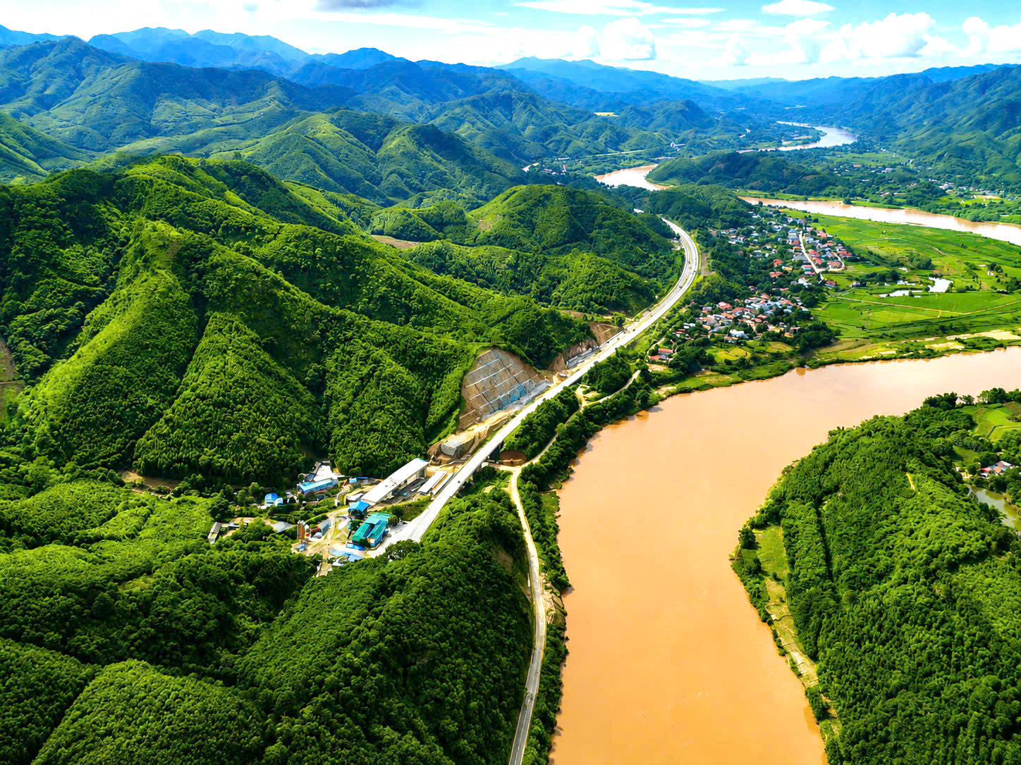 To&agrave;n cảnh dự &aacute;n mở rộng cao tốc Nội B&agrave;i - L&agrave;o Cai sau một năm thi c&ocirc;ng- Ảnh 5.