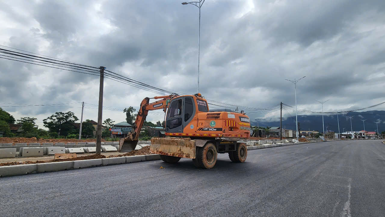 Diện mạo tuyến đường &ldquo;xương sống&rdquo; tại khu kinh tế Vũng &Aacute;ng- Ảnh 8.