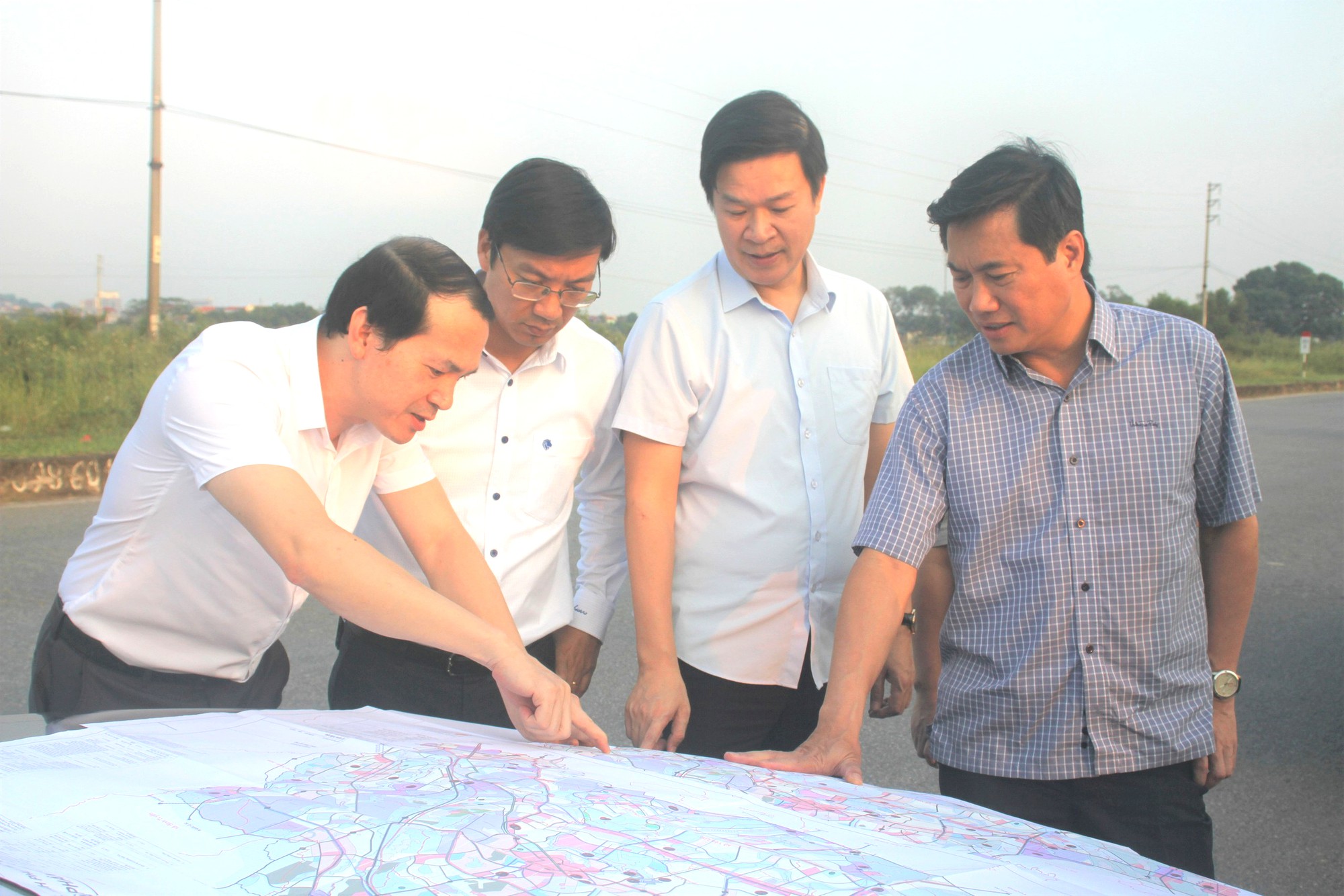 Thứ trưởng Nguyễn Tường Văn: Ph&uacute; Thọ cần bảo đảm kết nối hạ tầng đồng bộ kh&ocirc;ng gian đ&ocirc; thị- Ảnh 4.