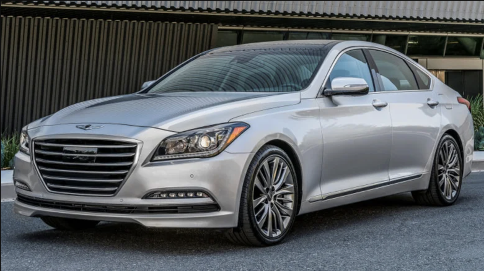 Hyundai Genesis được khuyến c&aacute;o đỗ ngo&agrave;i trời v&igrave; nguy cơ ch&aacute;y- Ảnh 1.