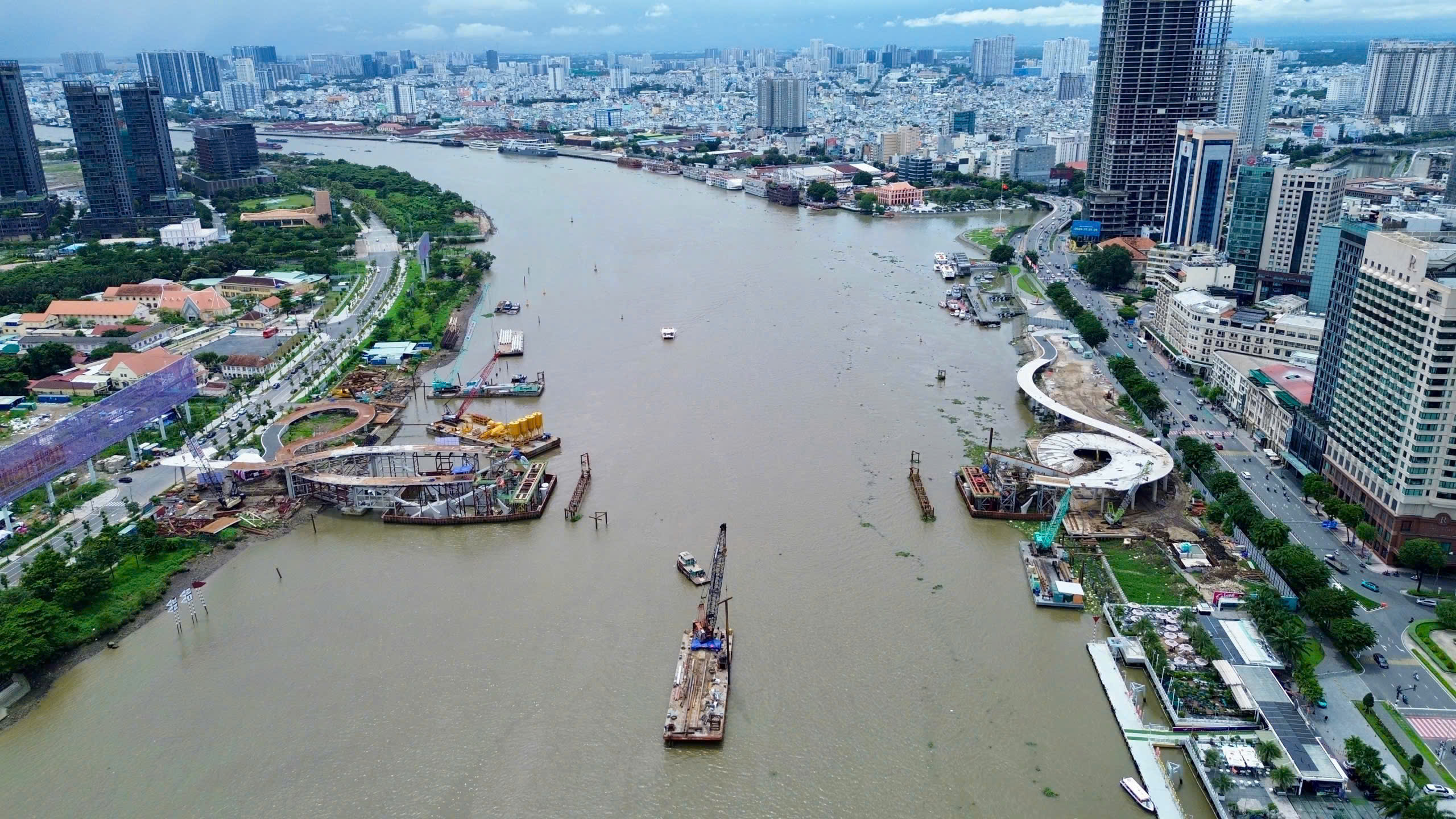 Giải b&agrave;i to&aacute;n kỹ thuật để hợp long cầu đi bộ qua s&ocirc;ng S&agrave;i G&ograve;n - Ảnh 3.