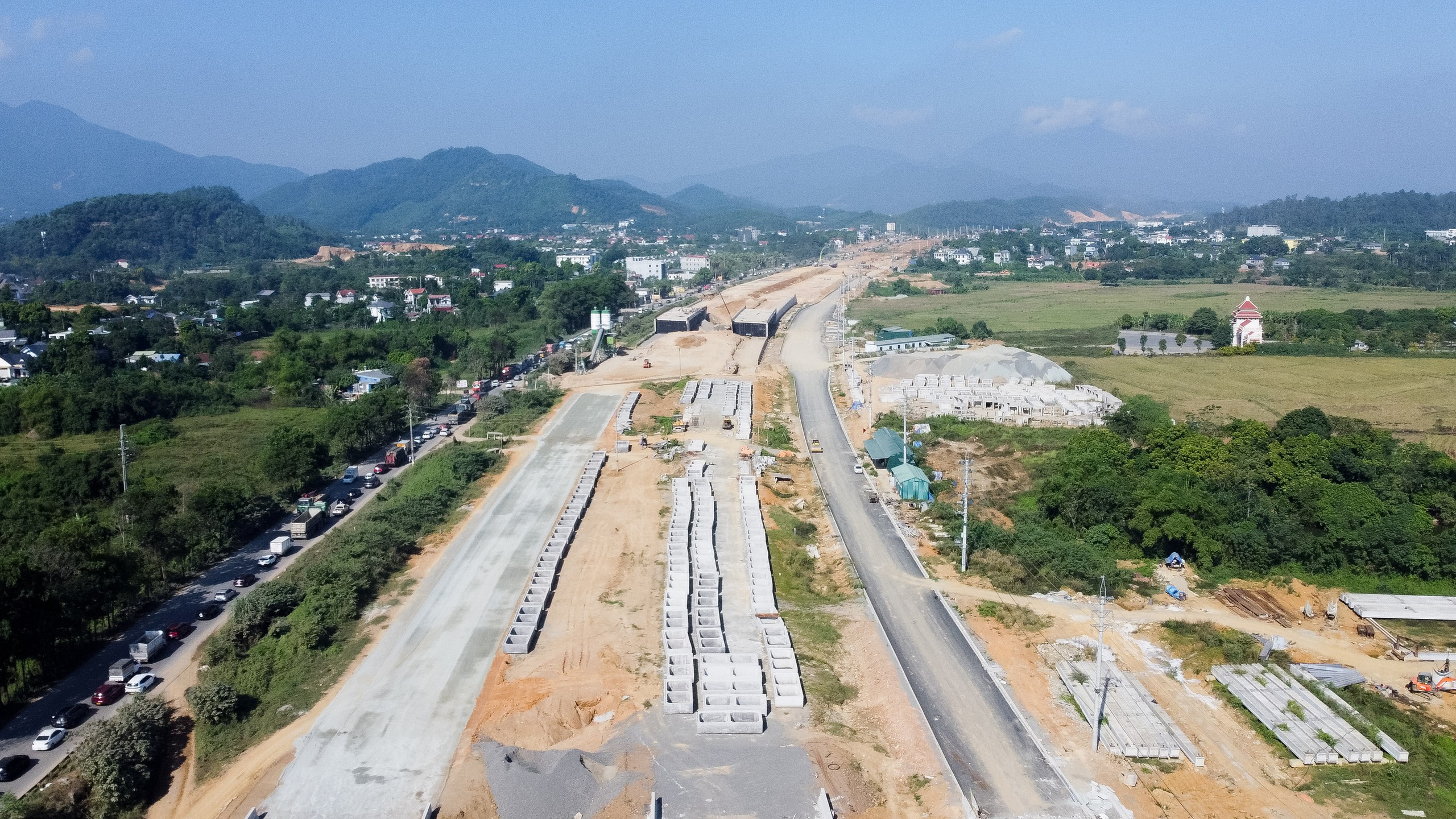 Diện mạo tuyến đường hơn 5.200 tỷ đồng nối đại lộ Thăng Long với cao tốc H&agrave; Nội - H&ograve;a B&igrave;nh- Ảnh 1.