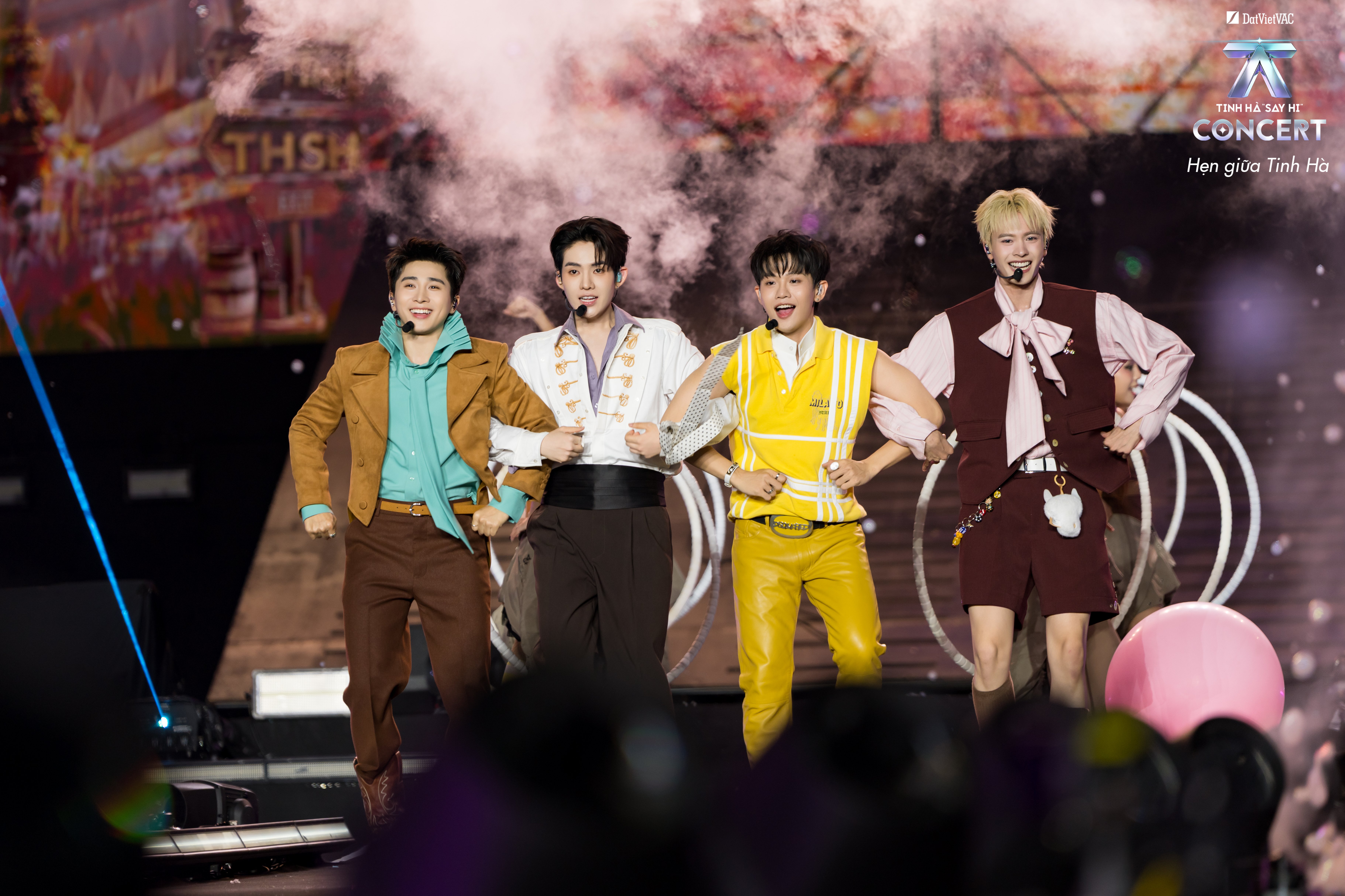 Tinh H&agrave; &ldquo;Say Hi&rdquo; Concert Đ&ecirc;m 2: S&ocirc;i động s&acirc;n khấu, gi&agrave;u cảm x&uacute;c t&igrave;nh th&acirc;n- Ảnh 4.