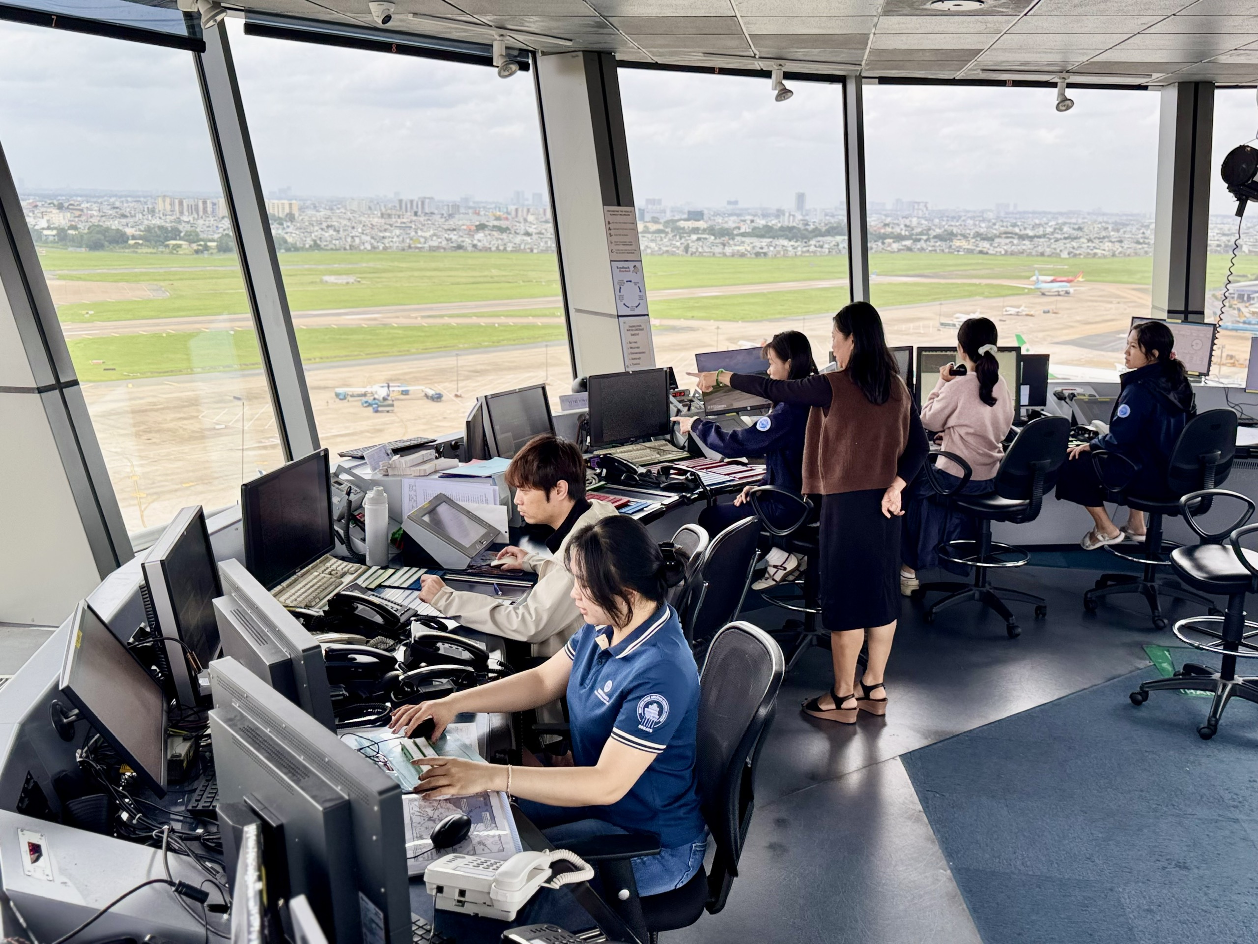 Điều hành an toàn hơn 251 nghìn chuyến bay trong quý III - Ảnh 1.