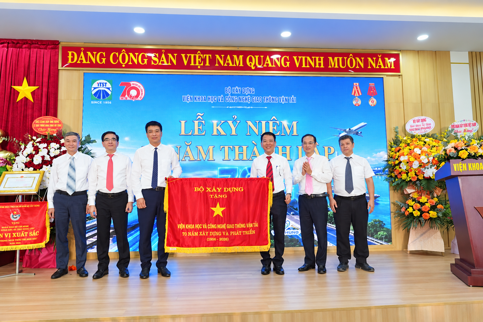 Viện Khoa học v&agrave; C&ocirc;ng nghệ GTVT kỷ niệm 70 năm th&agrave;nh lập - Ảnh 2.