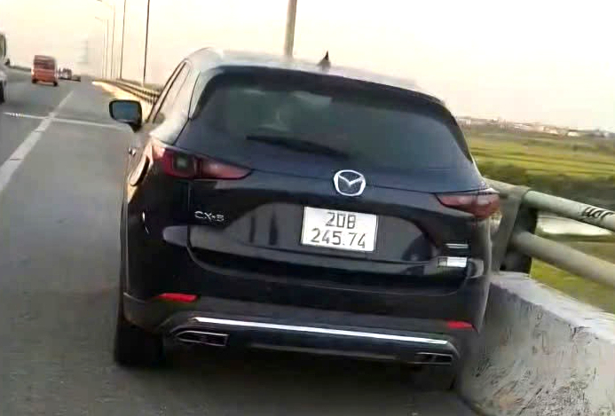 Tìm nhân chứng vụ thi thể thanh niên trong ô tô trên cao tốc Hà Nội - Thái Nguyên- Ảnh 1.