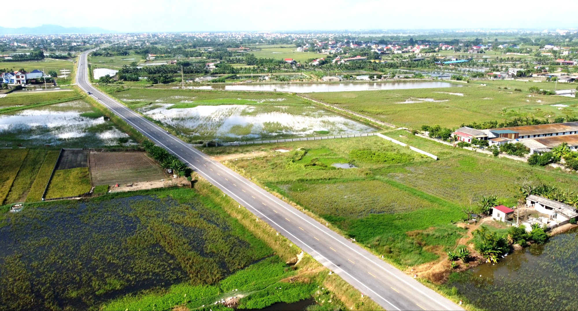 Diện mạo tuyến đường ven biển gần 2.000 tỷ đồng sắp khai th&aacute;c ở Thanh H&oacute;a- Ảnh 2.