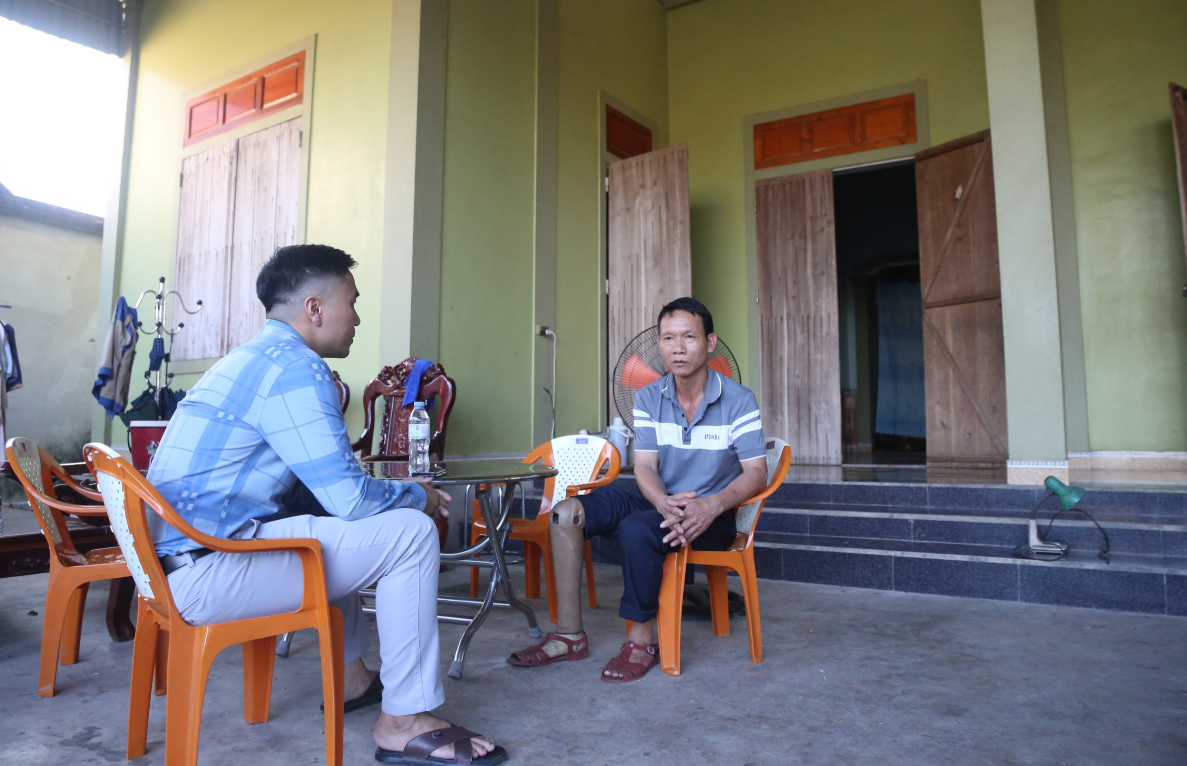Mẹ mất v&igrave; tai nạn giao th&ocirc;ng, bố cụt ch&acirc;n lo 3 con lỡ dở học h&agrave;nh- Ảnh 1.