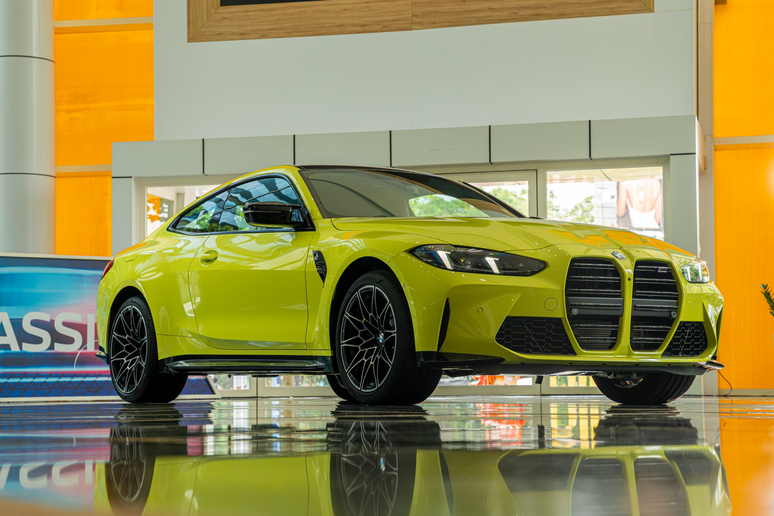 BMW M4 cạnh tranh với mẫu xe nào? - Ảnh 1.