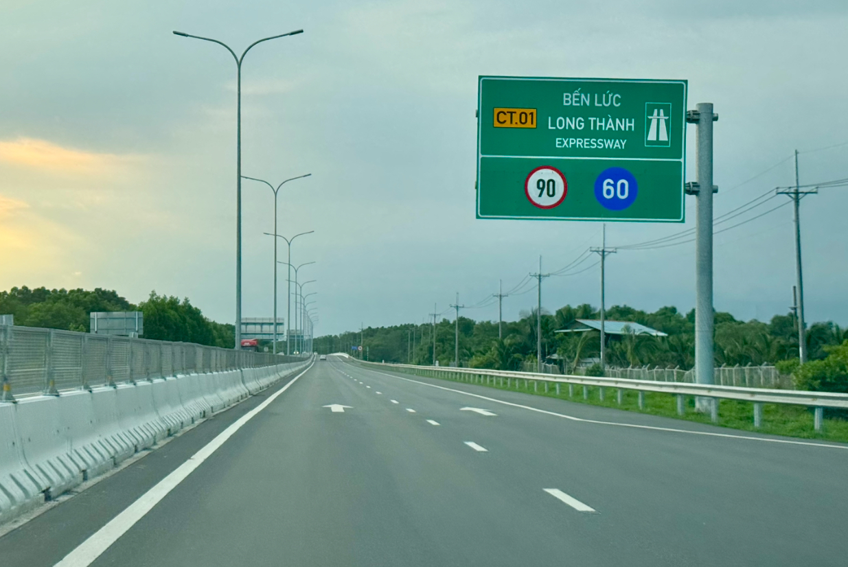 T&agrave;i xế cần lưu &yacute; g&igrave; khi đi to&agrave;n tuyến cao tốc Bến Lức - Long Th&agrave;nh? - Ảnh 2.