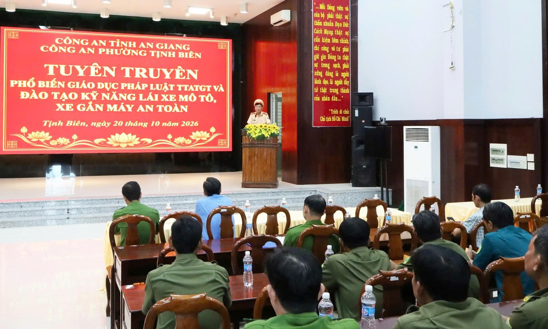 An Giang: 400 c&aacute;n bộ, c&ocirc;ng chức được đ&agrave;o tạo kỹ năng l&aacute;i xe an to&agrave;n- Ảnh 1.