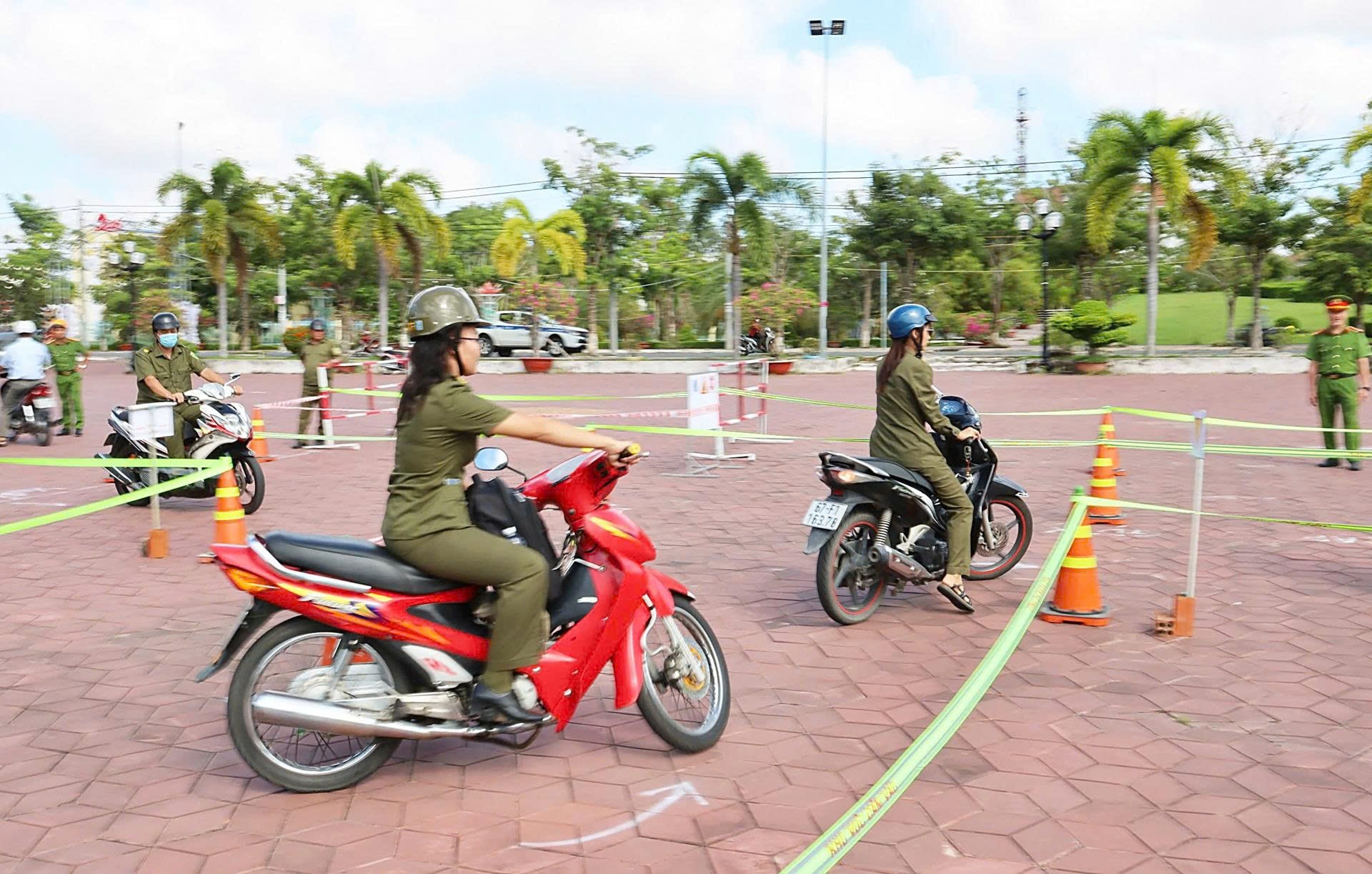 An Giang: 400 c&aacute;n bộ, c&ocirc;ng chức được đ&agrave;o tạo kỹ năng l&aacute;i xe an to&agrave;n- Ảnh 3.
